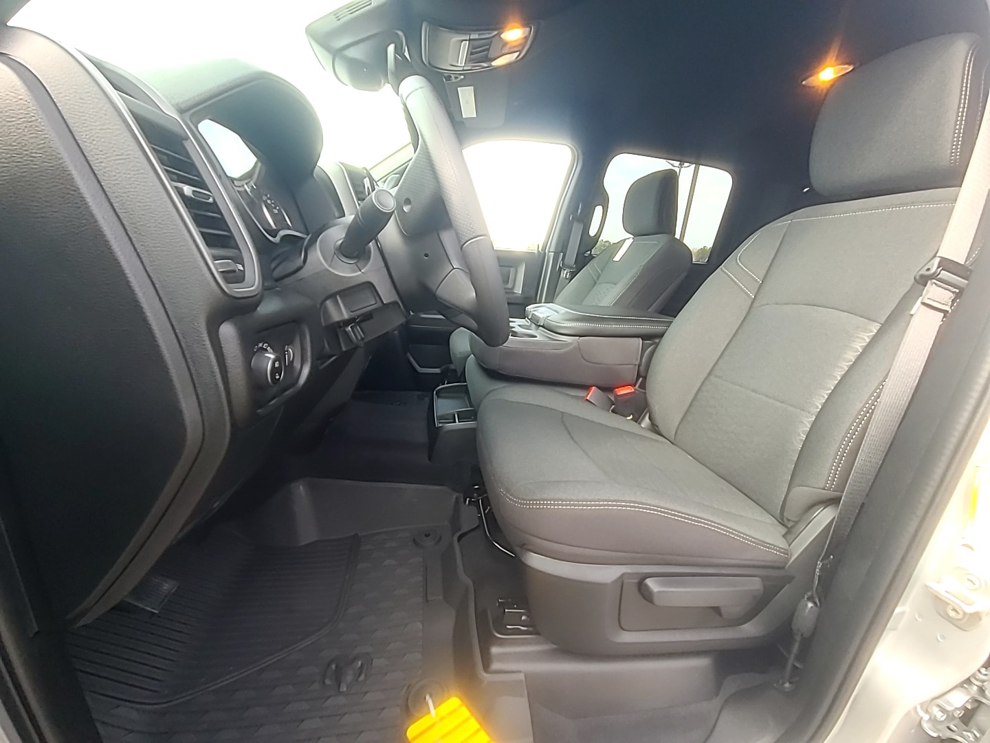2026 Ram 2500 BLACK EXPRESS CREW CAB 4X4 6'4 BOX Silver Zynith at Griffin CDJR