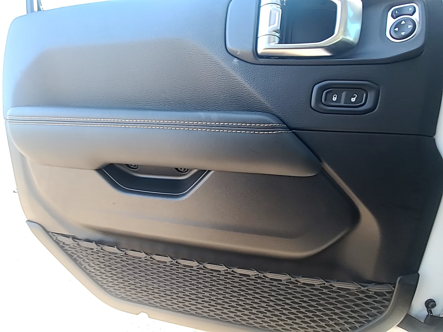 2026 Jeep Wrangler 4-DOOR SAHARA bright white clearcoat at Griffin CDJR