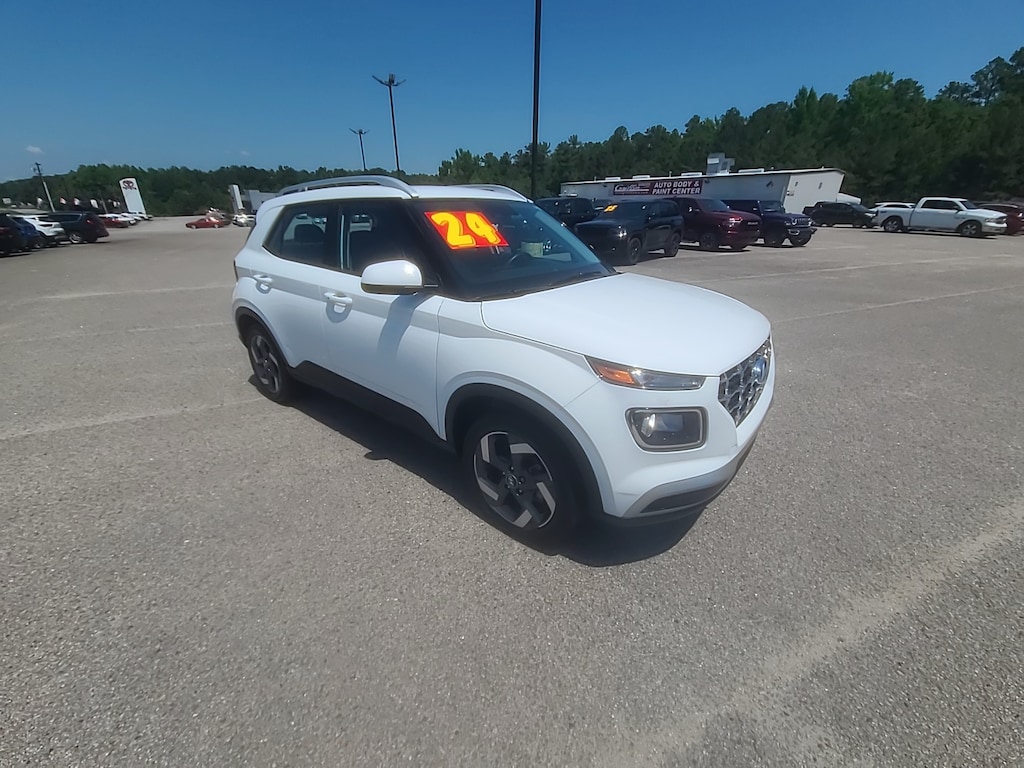 Used 2024 Hyundai Venue SEL Sport Utility