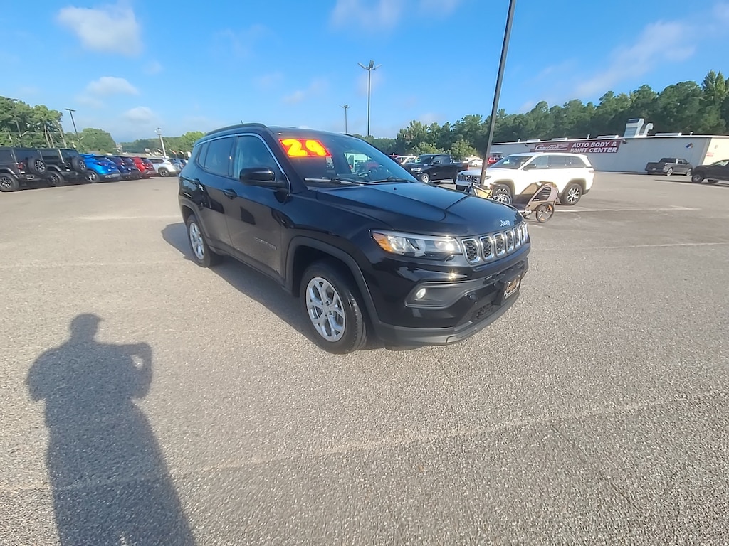 Used 2024 Jeep Compass Latitude Sport Utility