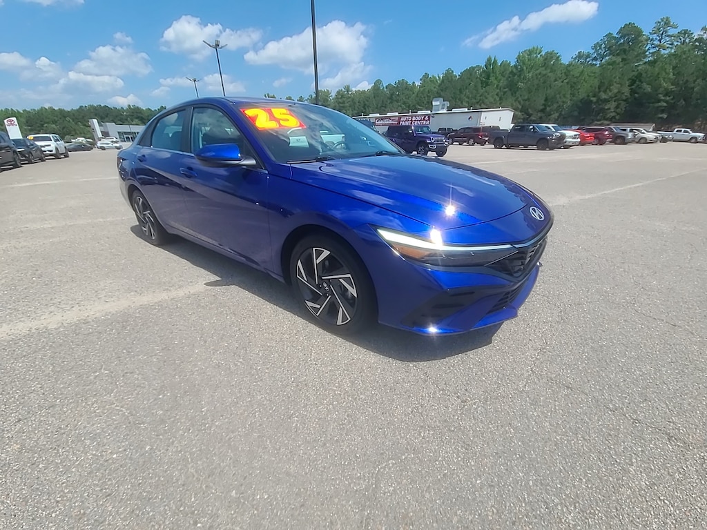 Used 2025 Hyundai Elantra SEL Convenience Car