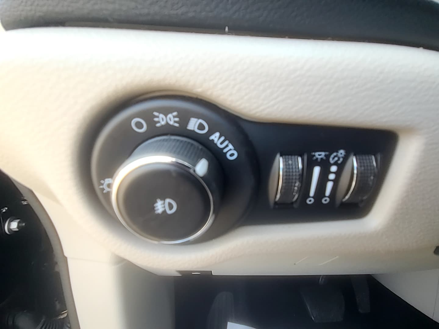 2023 Chrysler Pacifica Touring L Brilliant Black Crystal Pearlcoat at Griffin CDJR