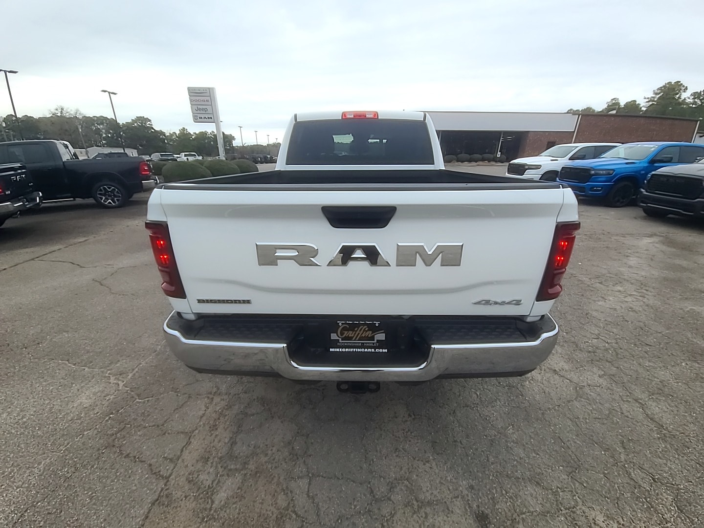 2026 Ram 2500 BIG HORN CREW CAB 4X4 6'4 BOX Bright White at Griffin CDJR