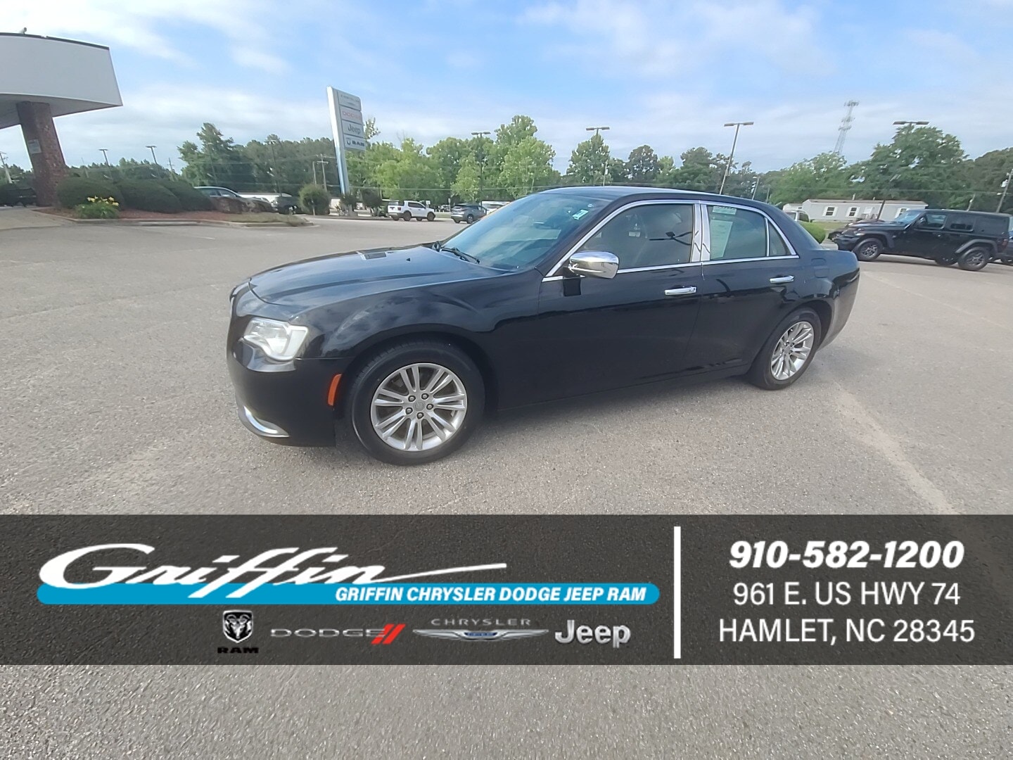 2018 Chrysler 300 Touring's photo
