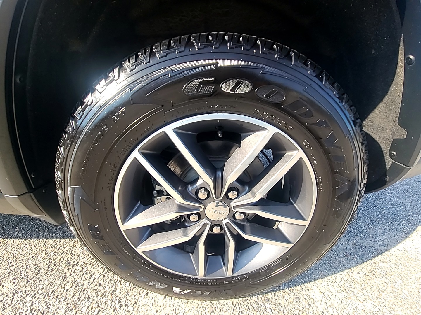 2018 Jeep Grand Cherokee Limited Diamond Black Crystal Pearlcoat at Payless Car Sales