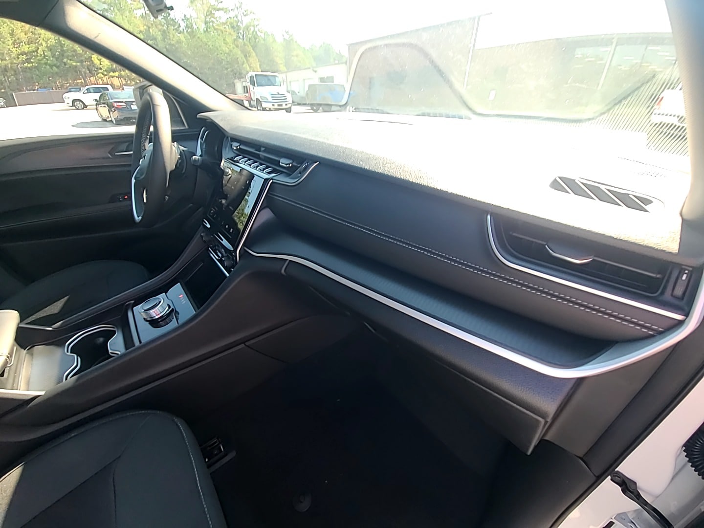 2025 Jeep Grand Cherokee LAREDO X 4X2 - 11