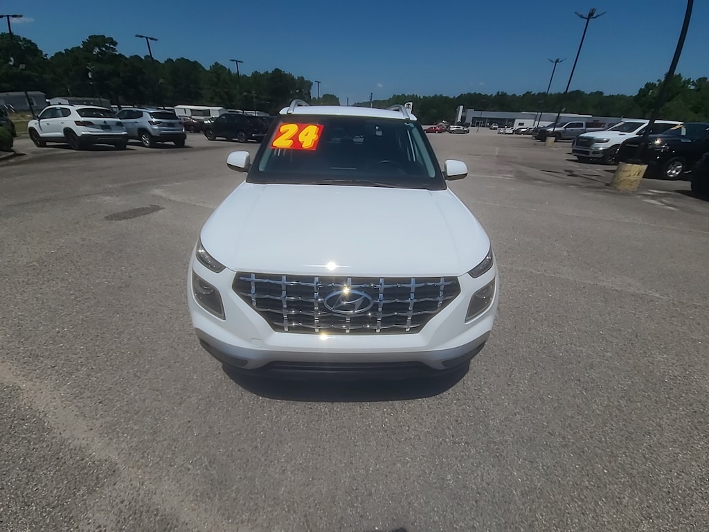 Used 2024 Hyundai Venue SEL Sport Utility
