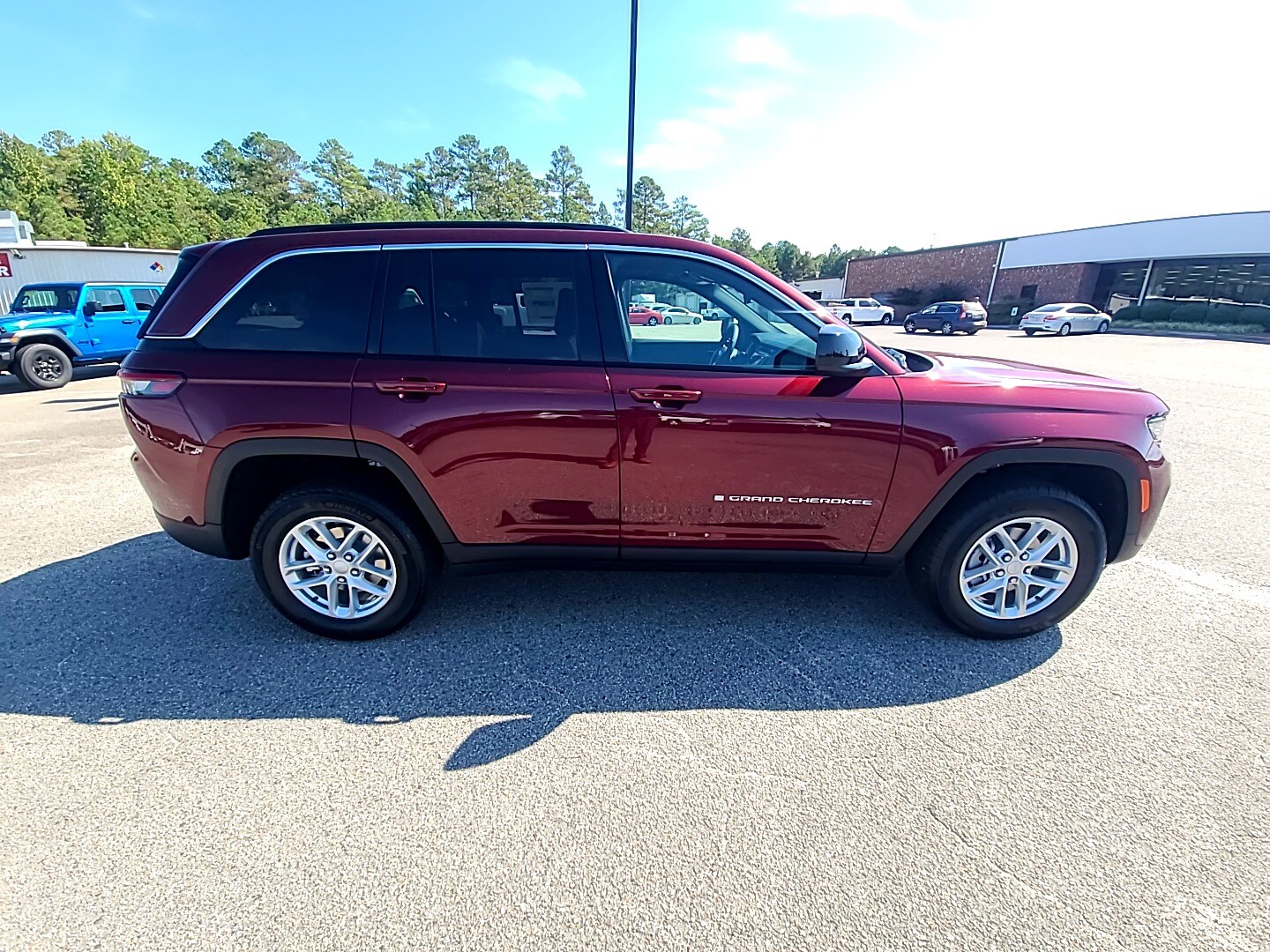 2025 Jeep Grand Cherokee LAREDO X 4X2 - 4