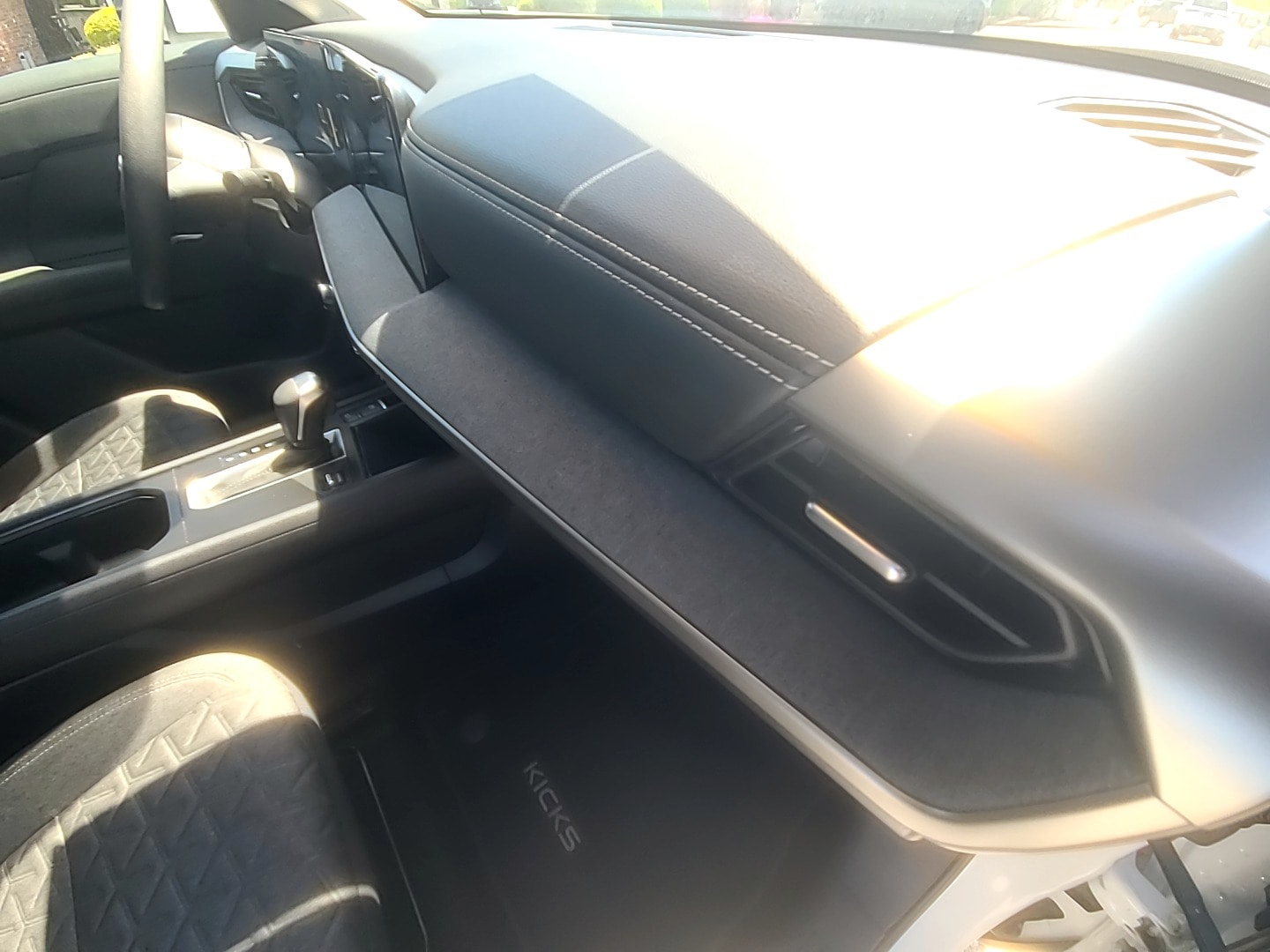 2025 Nissan Kicks SV - 10