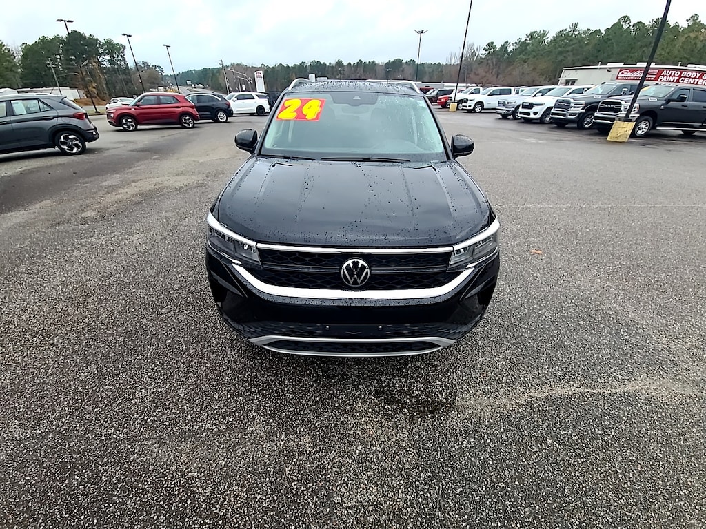 Used 2024 Volkswagen Taos SE Sport Utility