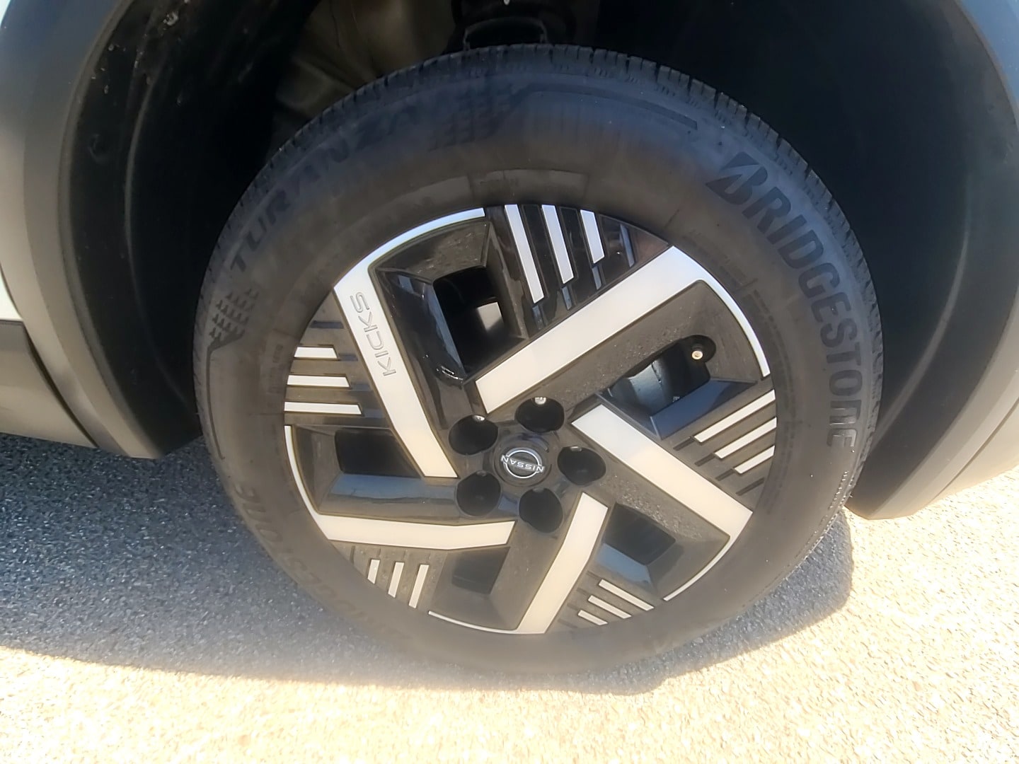2025 Nissan Kicks SV - 4