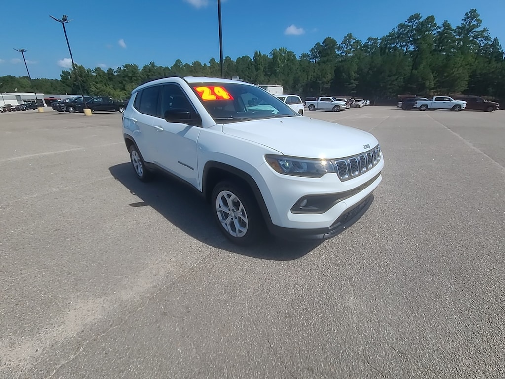 Used 2024 Jeep Compass Latitude Sport Utility