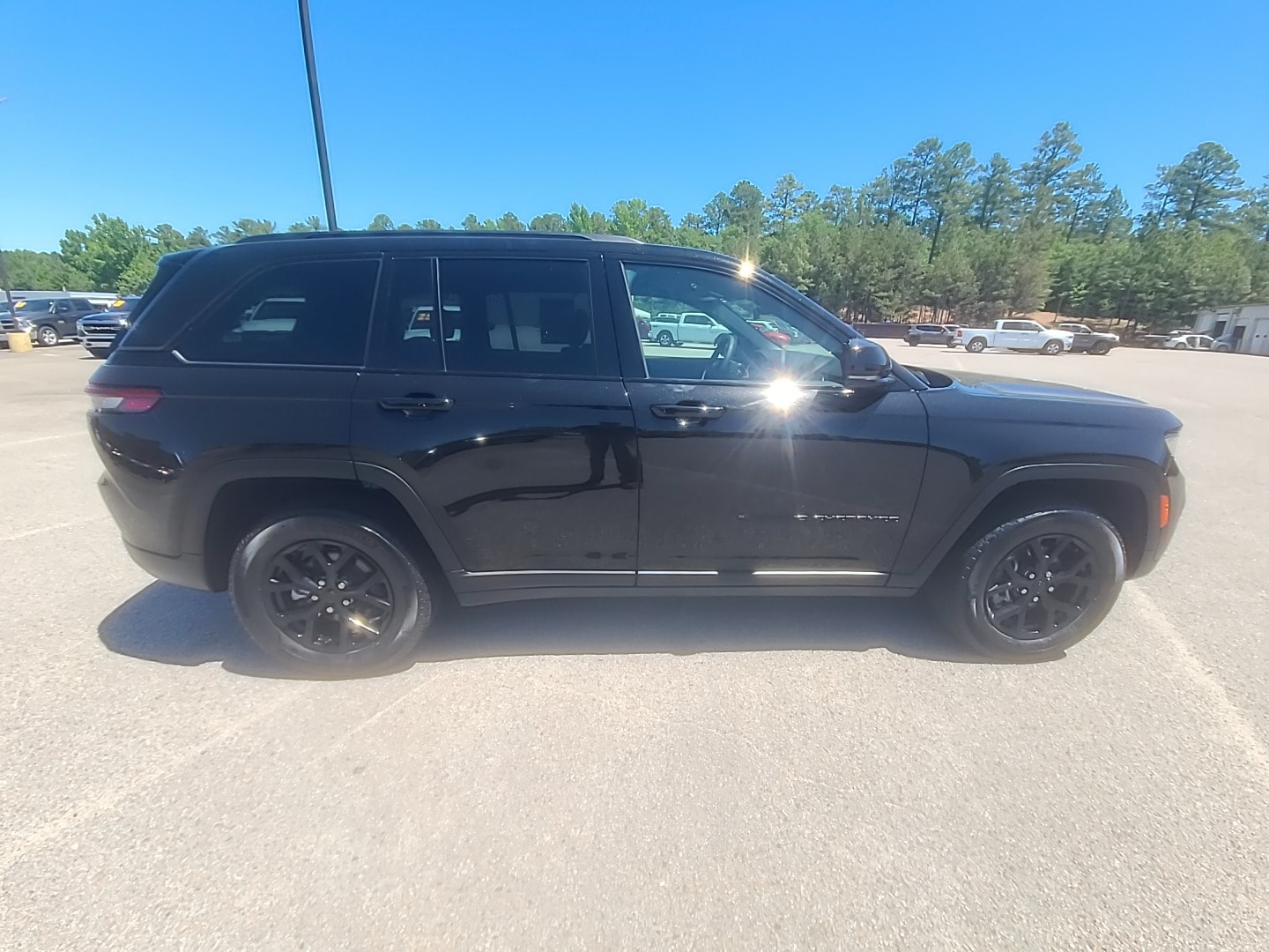 2025 Jeep Grand Cherokee Altitude Diamond Black Crystal Pearlcoat at Griffin CDJR