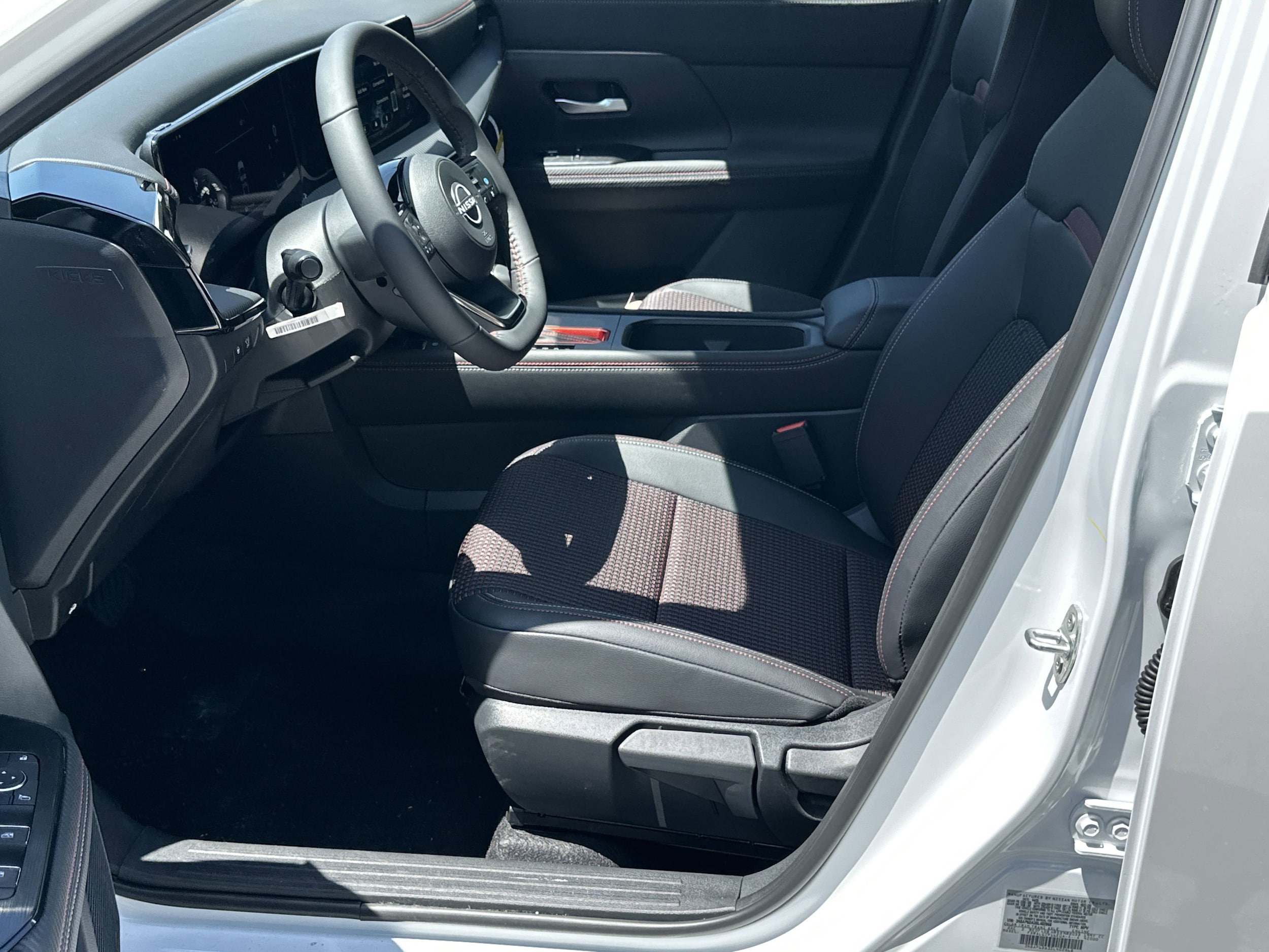2025 Nissan Kicks SR - Photo 9