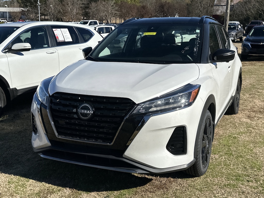 Used 2023 Nissan Kicks SR SUV