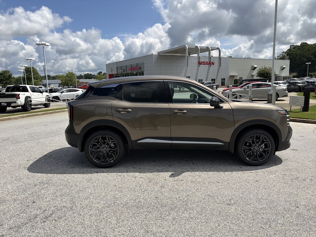 New 2026 Nissan Kicks SR SUV