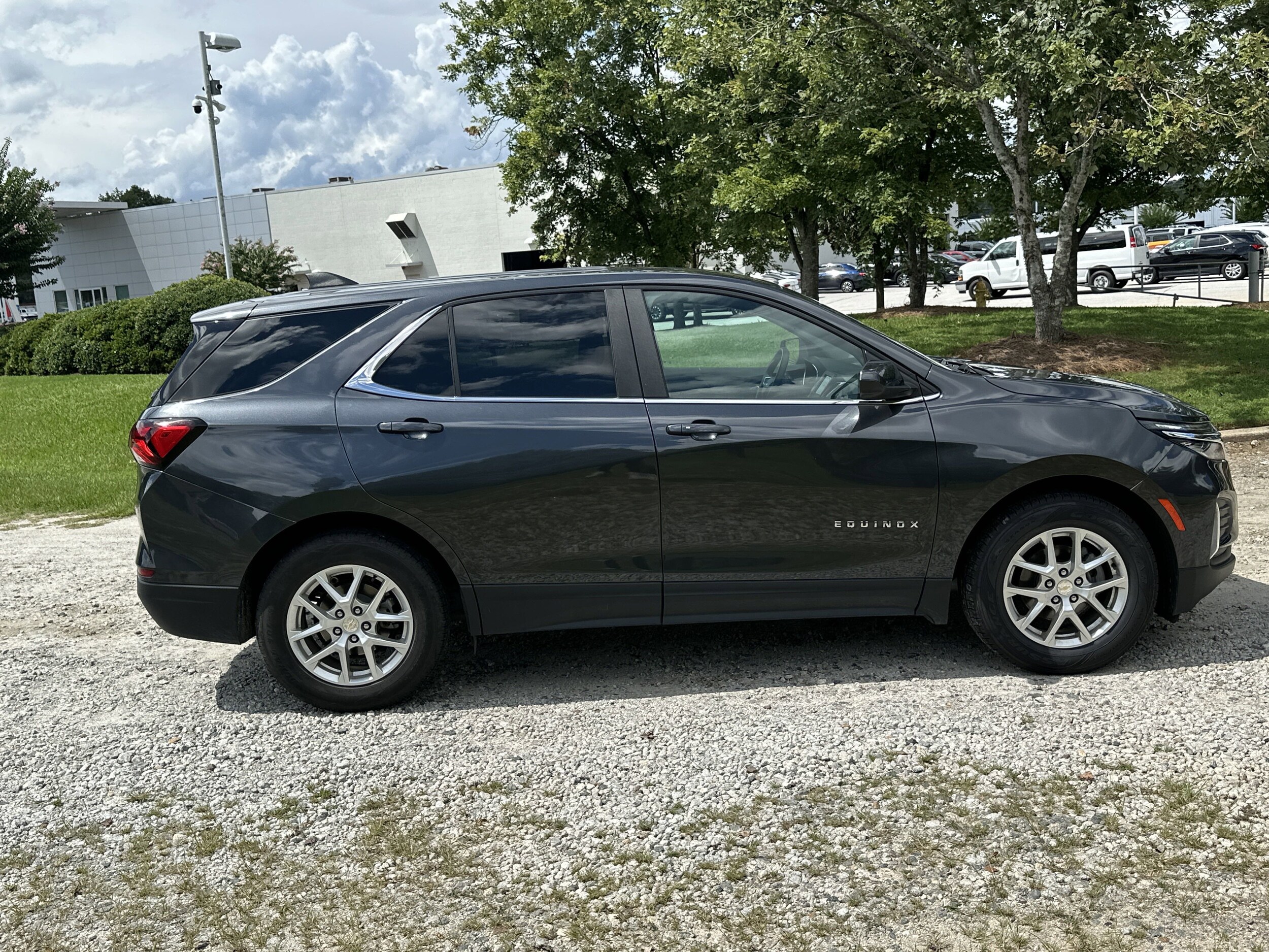 2023 Chevrolet Equinox LT photo 2