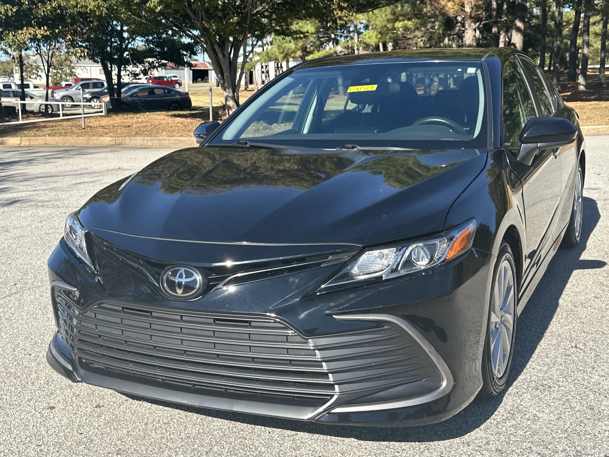 2022 Toyota Camry LE's photo