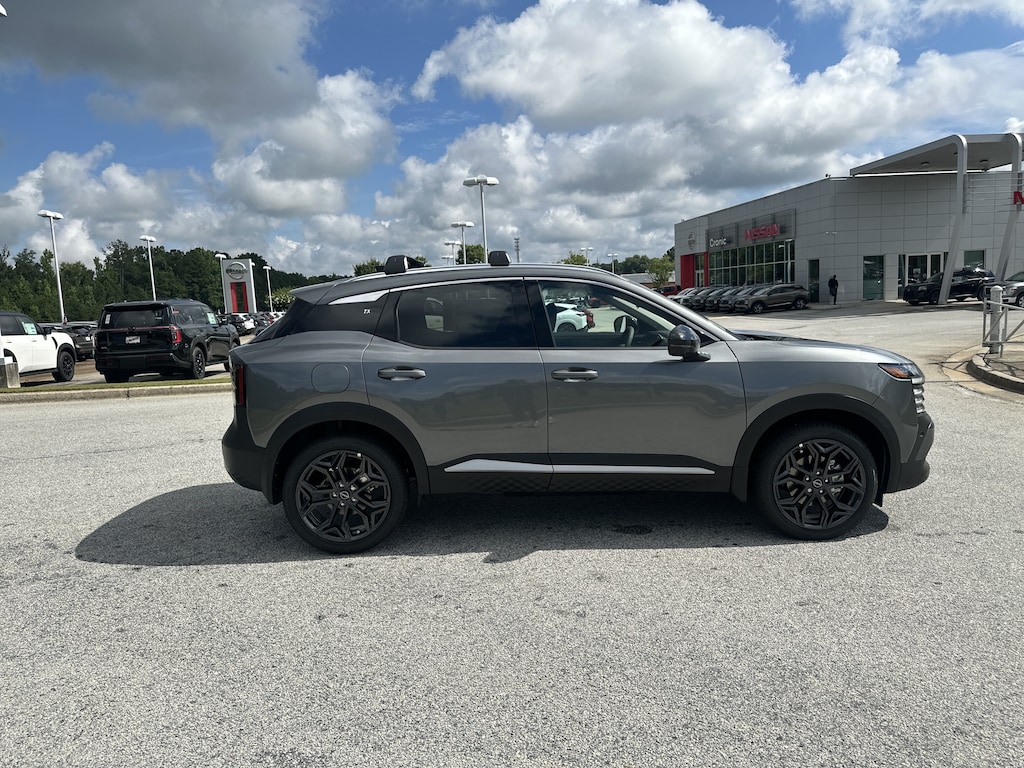 New 2026 Nissan Kicks SR SUV