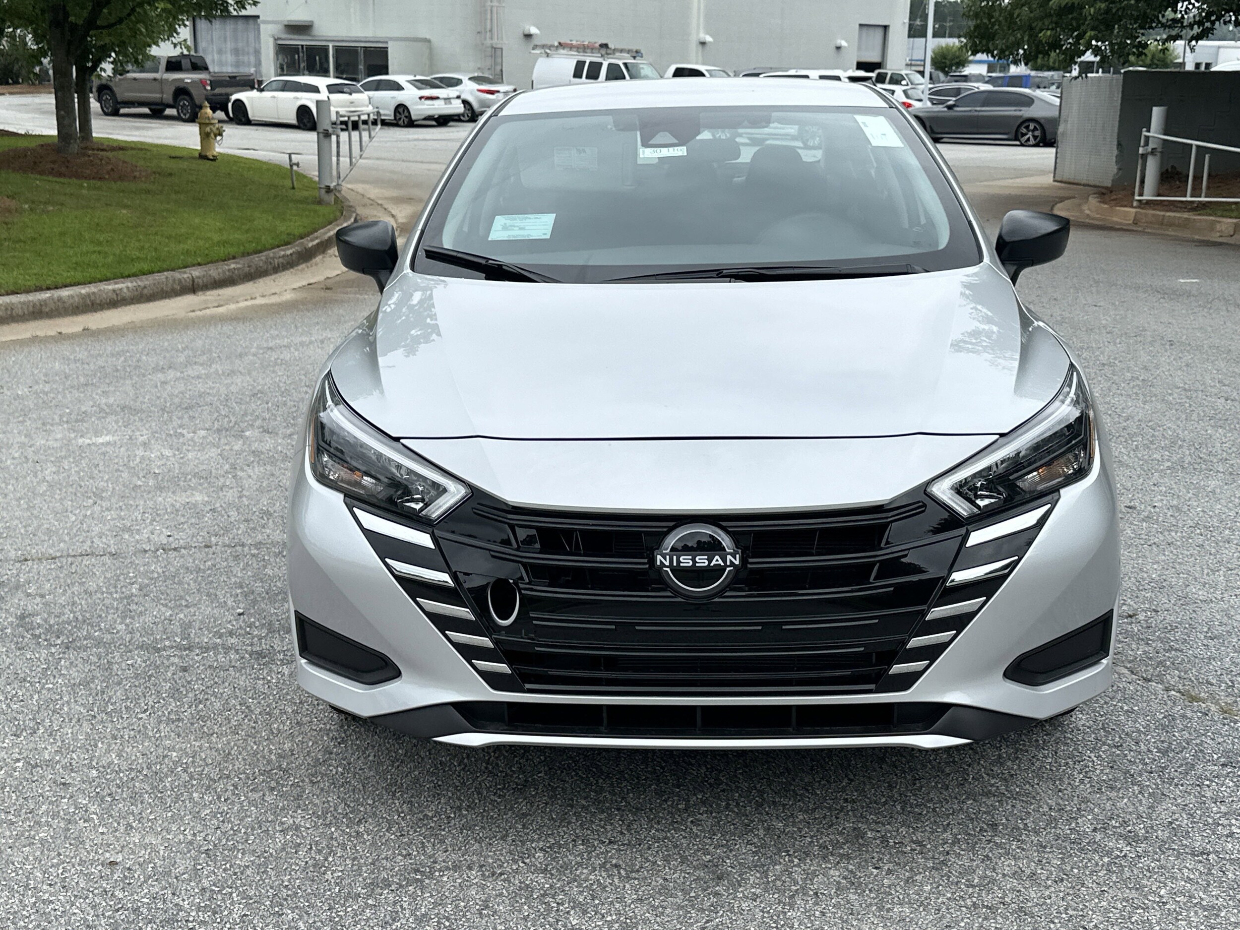 2025 Nissan Versa 1.6 S photo 2