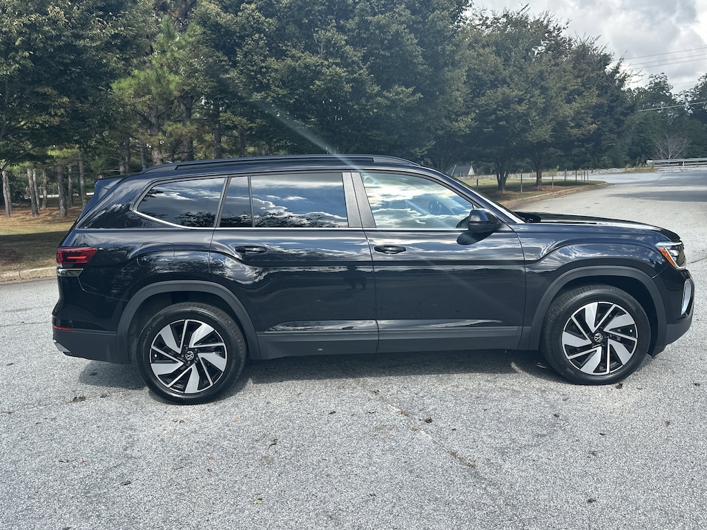 Used 2024 Volkswagen Atlas 2.0T SE w/Technology SUV