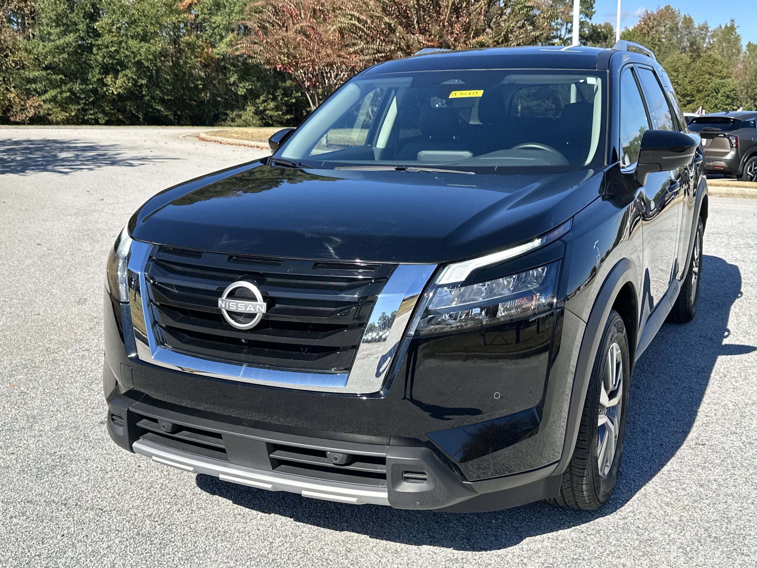 2025 Nissan Pathfinder SL's photo