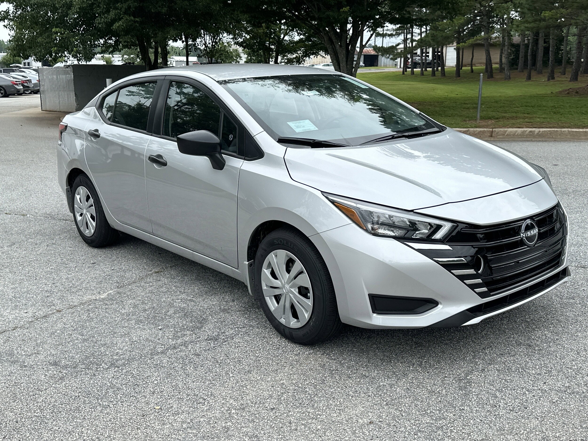 2025 Nissan Versa 1.6 S photo 3