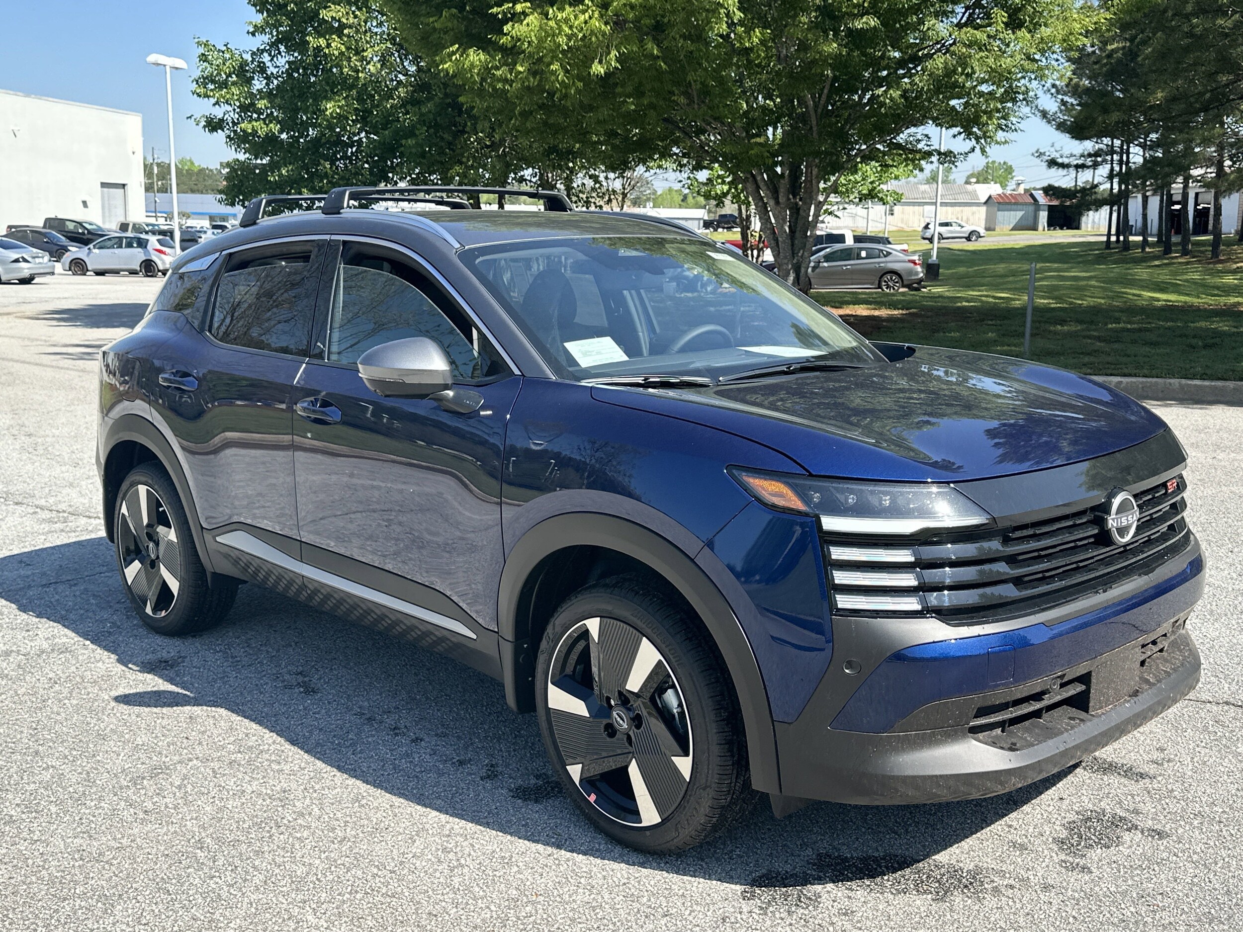 2025 Nissan Kicks SR photo 3