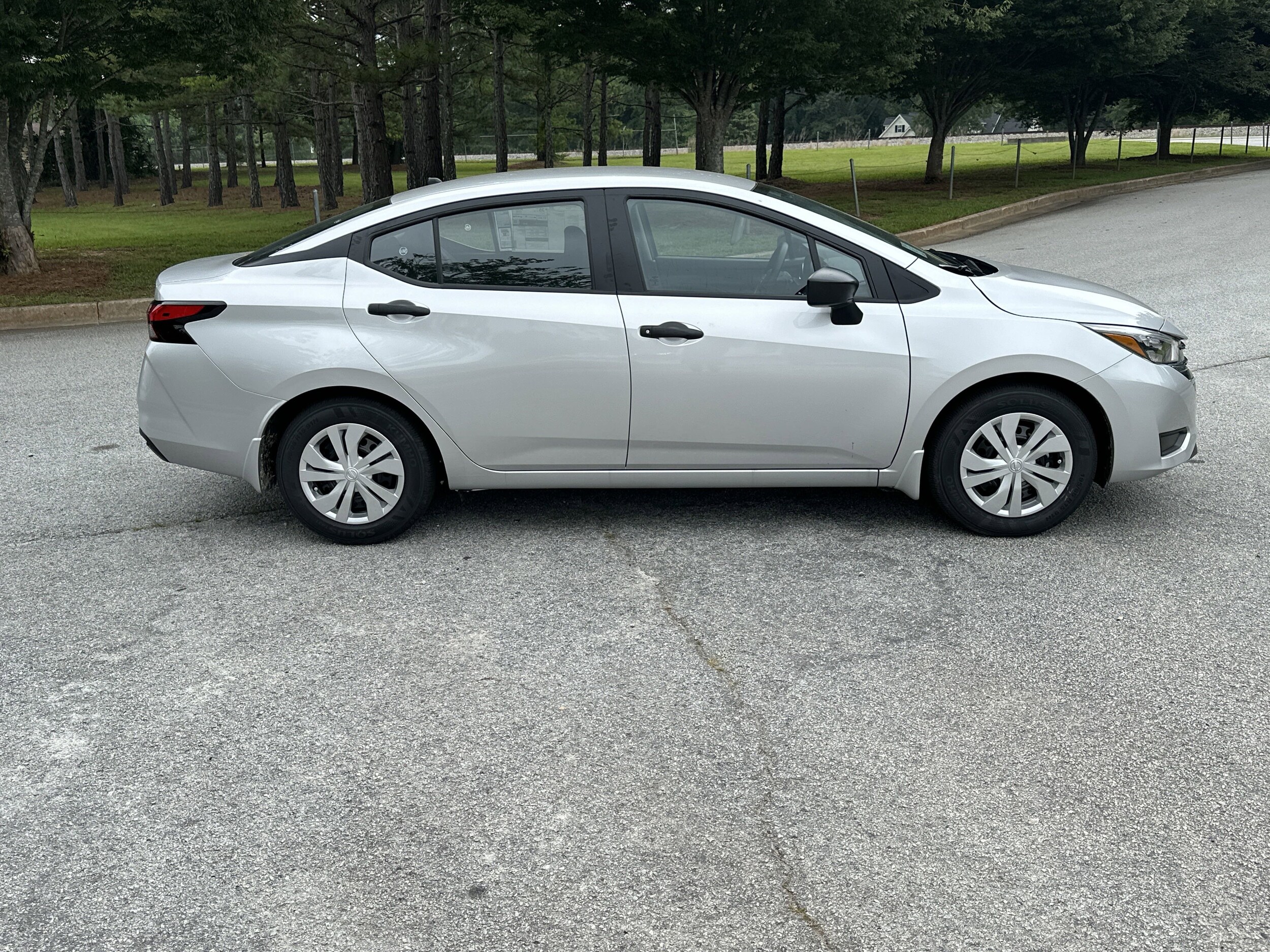 2025 Nissan Versa 1.6 S photo 4