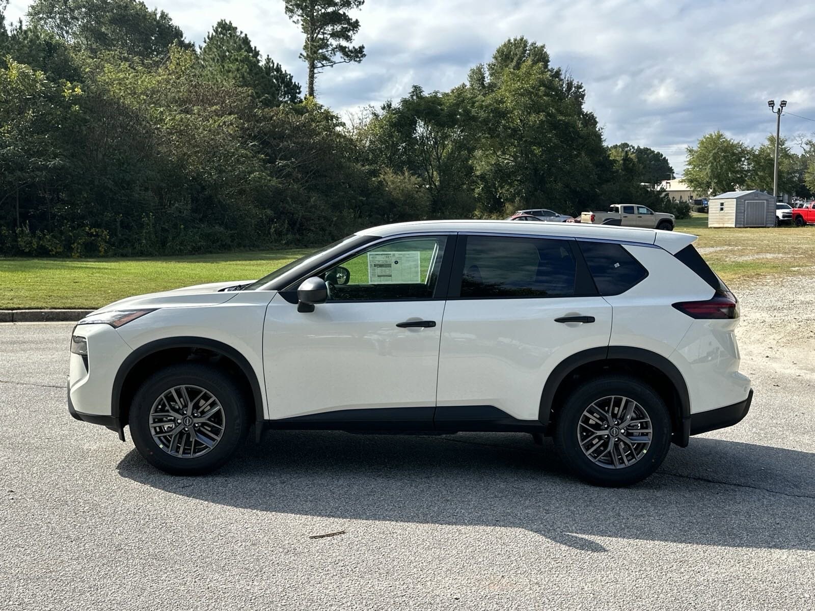 2025 Nissan Rogue S photo 2