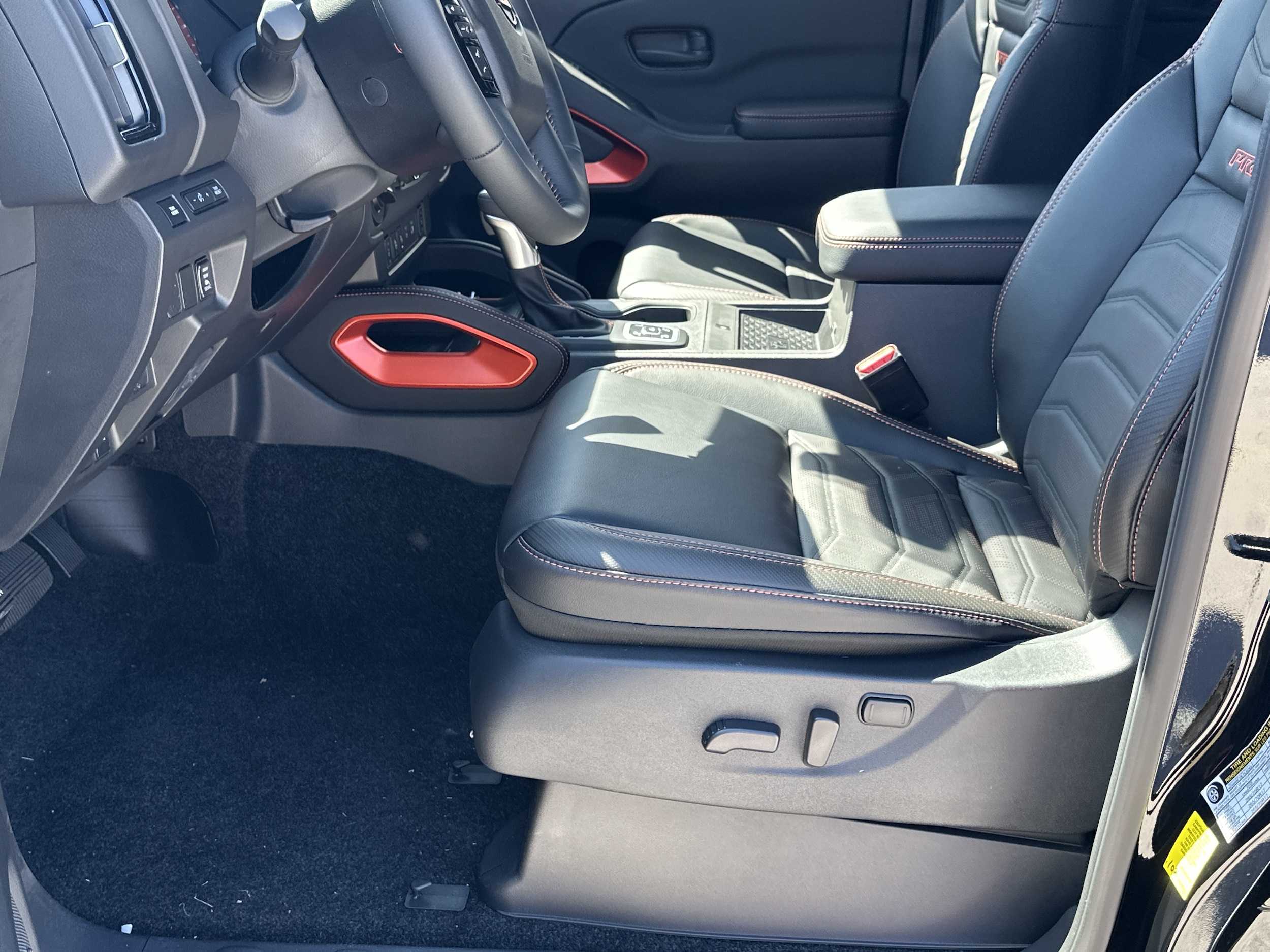 2026 Nissan Frontier PRO-4X - Photo 9