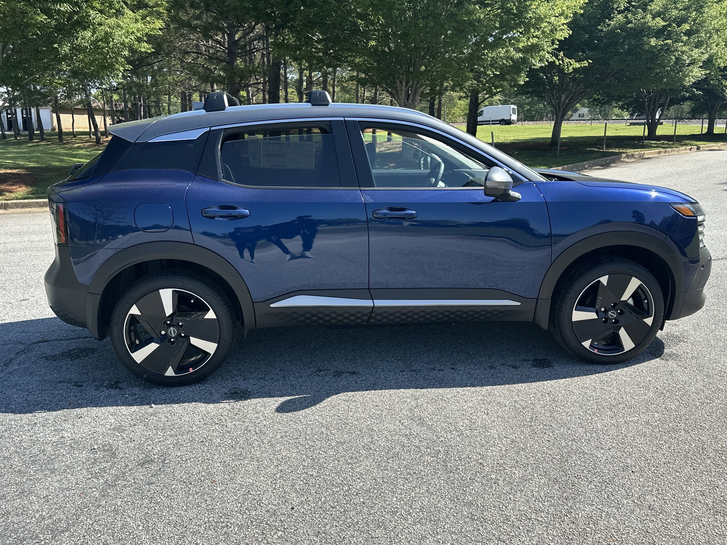 2025 Nissan Kicks SR photo 4