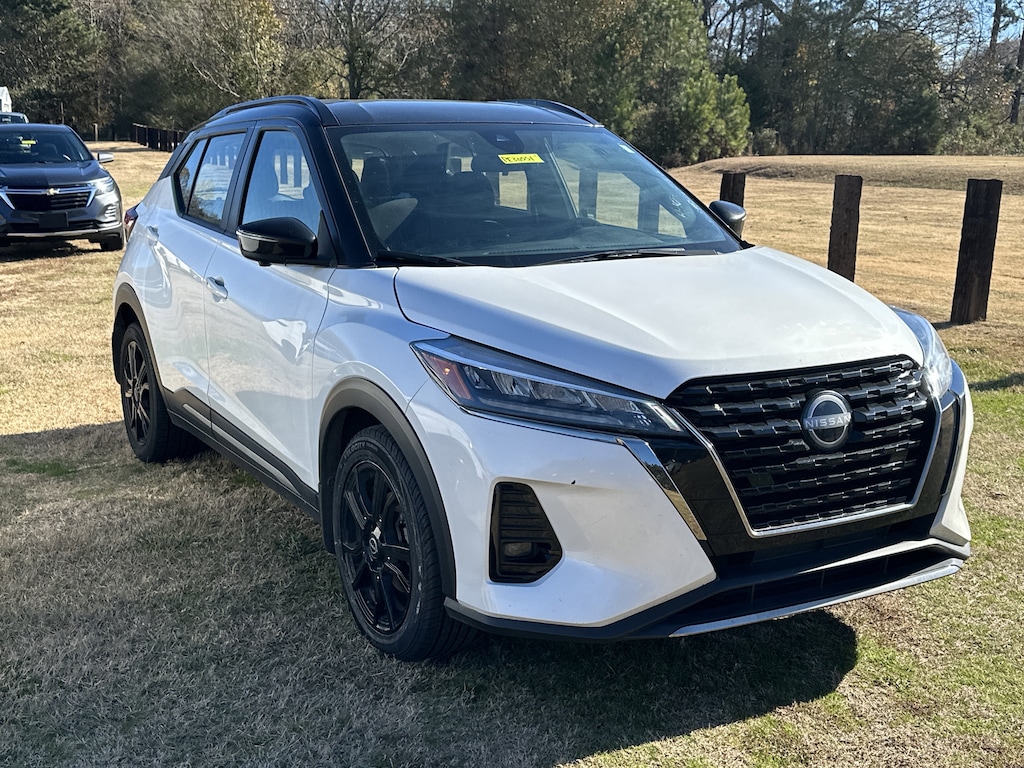 Used 2023 Nissan Kicks SR SUV