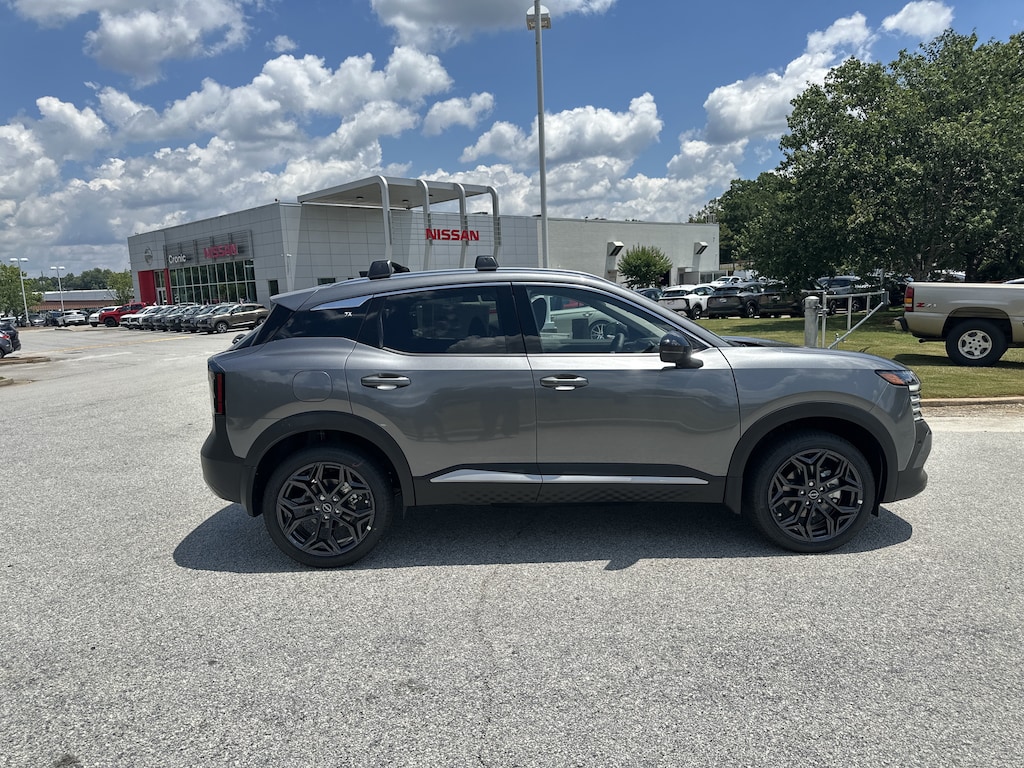 New 2026 Nissan Kicks SR SUV