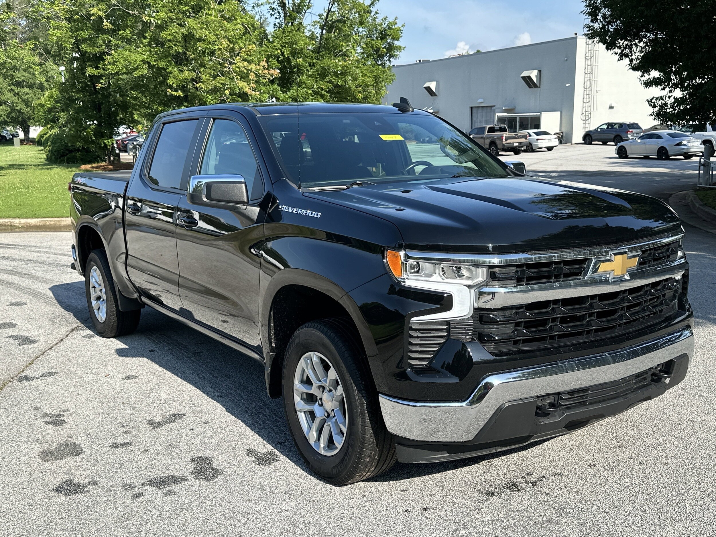 2022 Chevrolet Silverado 1500 LT photo 3