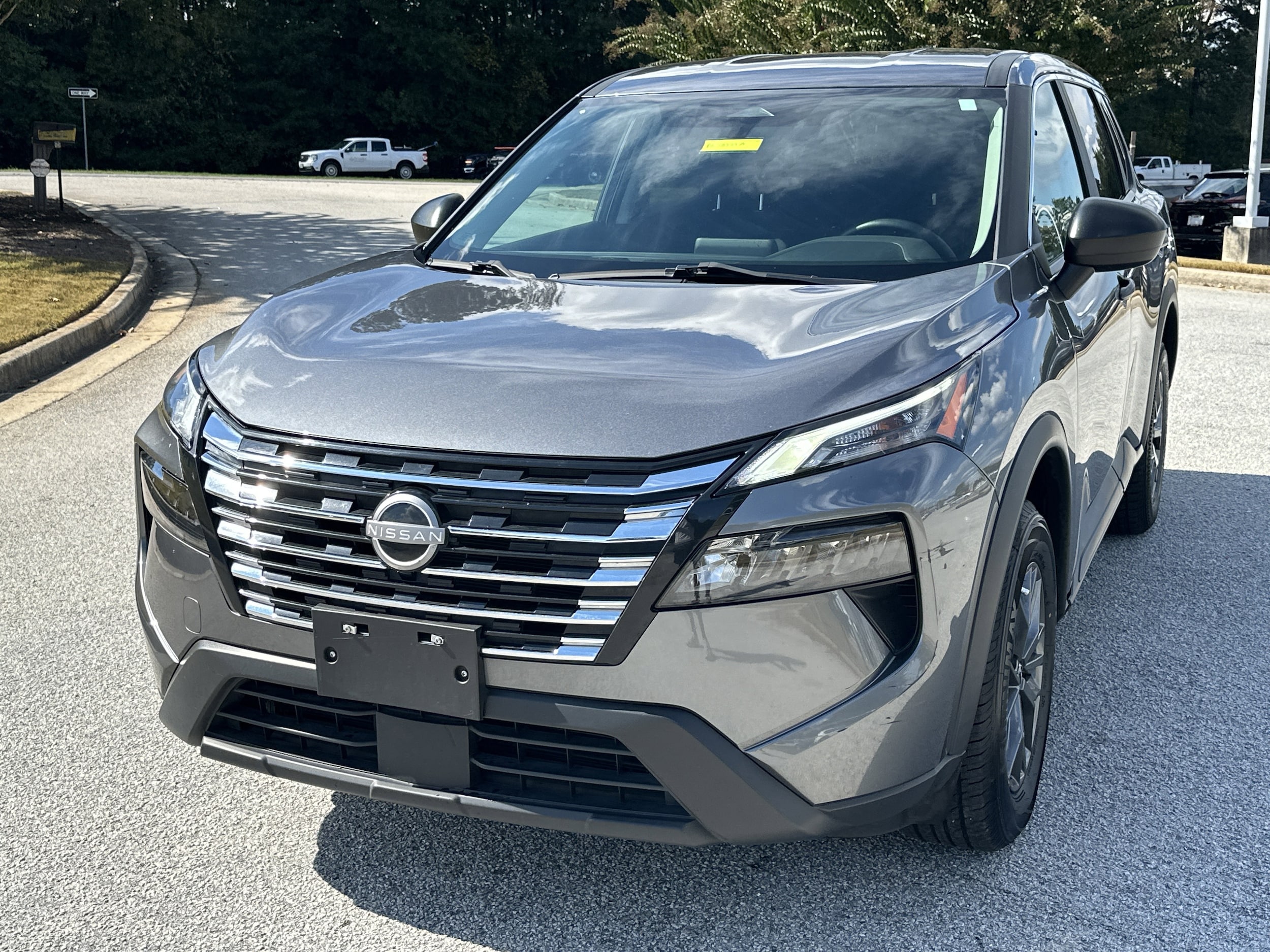 2024 Nissan Rogue S's photo