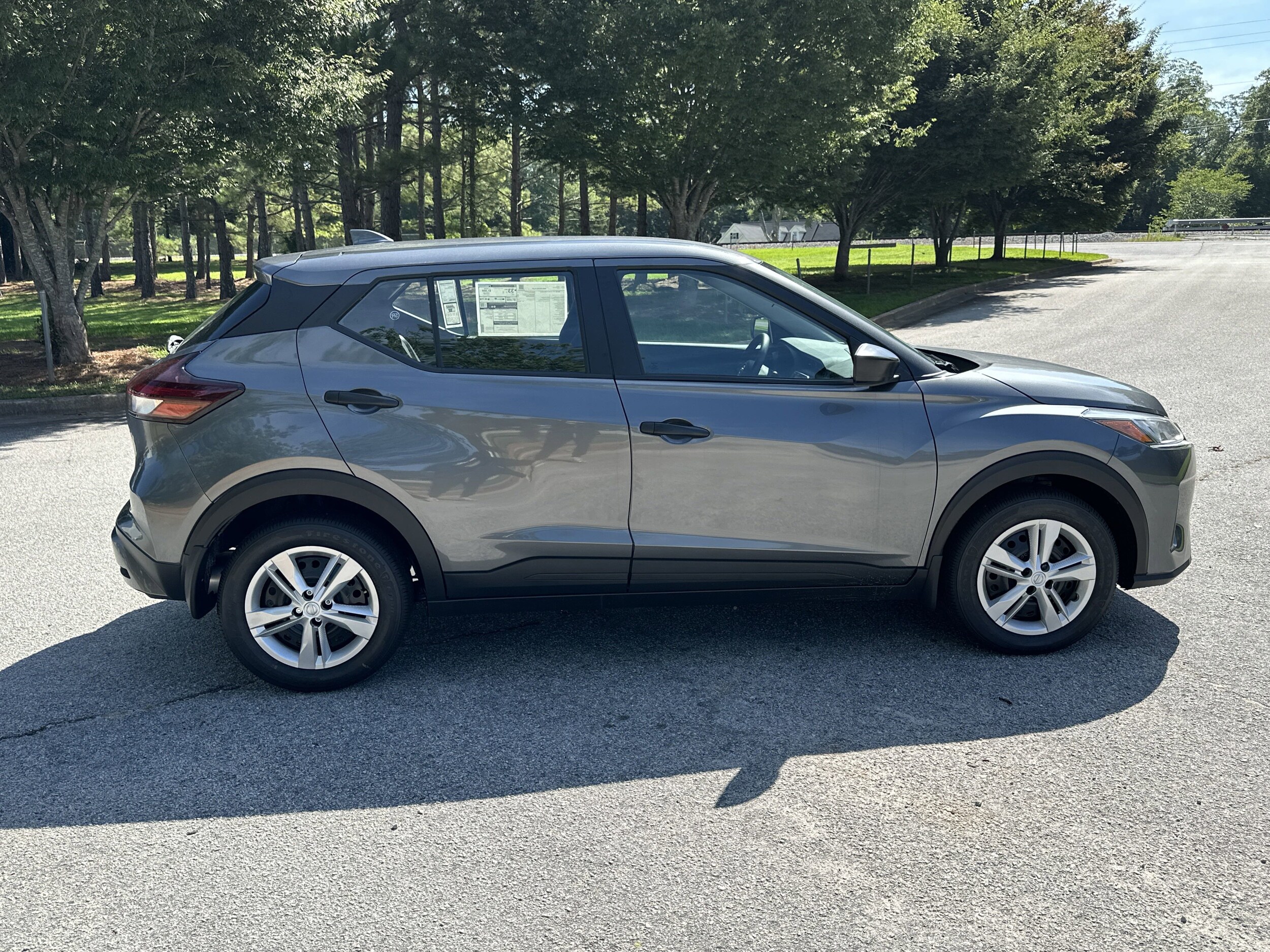 2025 Nissan Kicks Play S photo 3