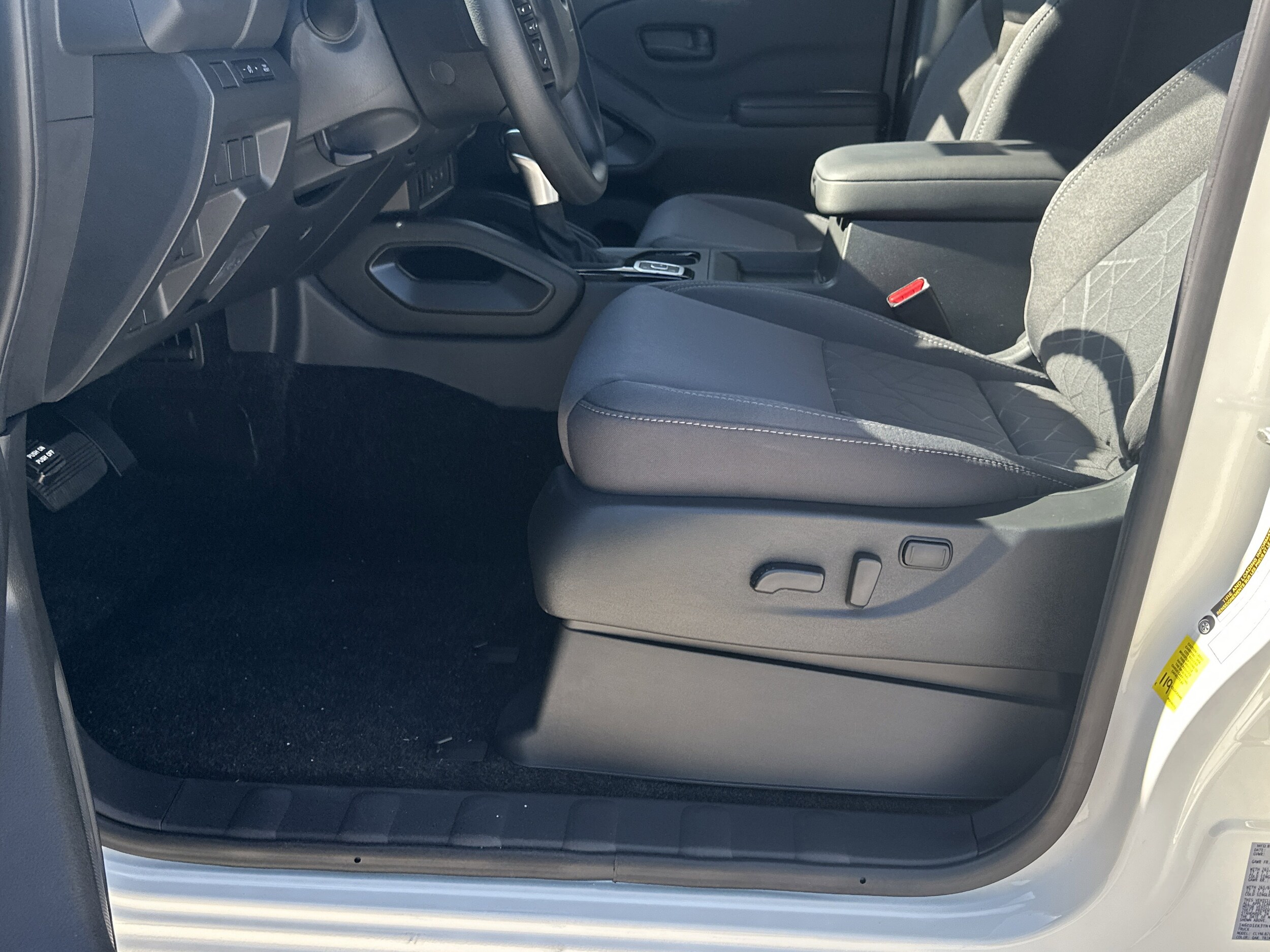 2026 Nissan Frontier SV - Photo 9