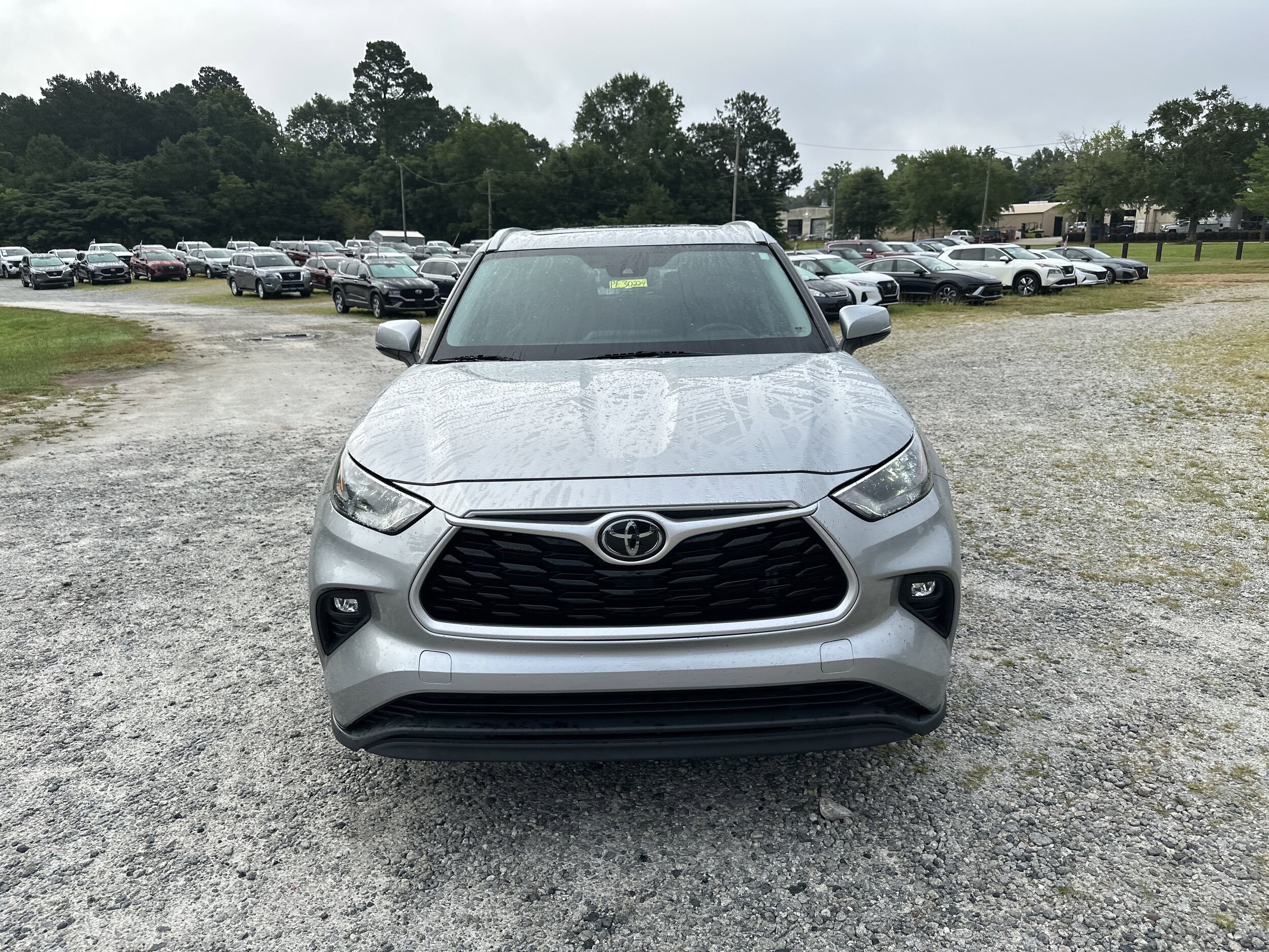 2022 Toyota Highlander XLE photo 3