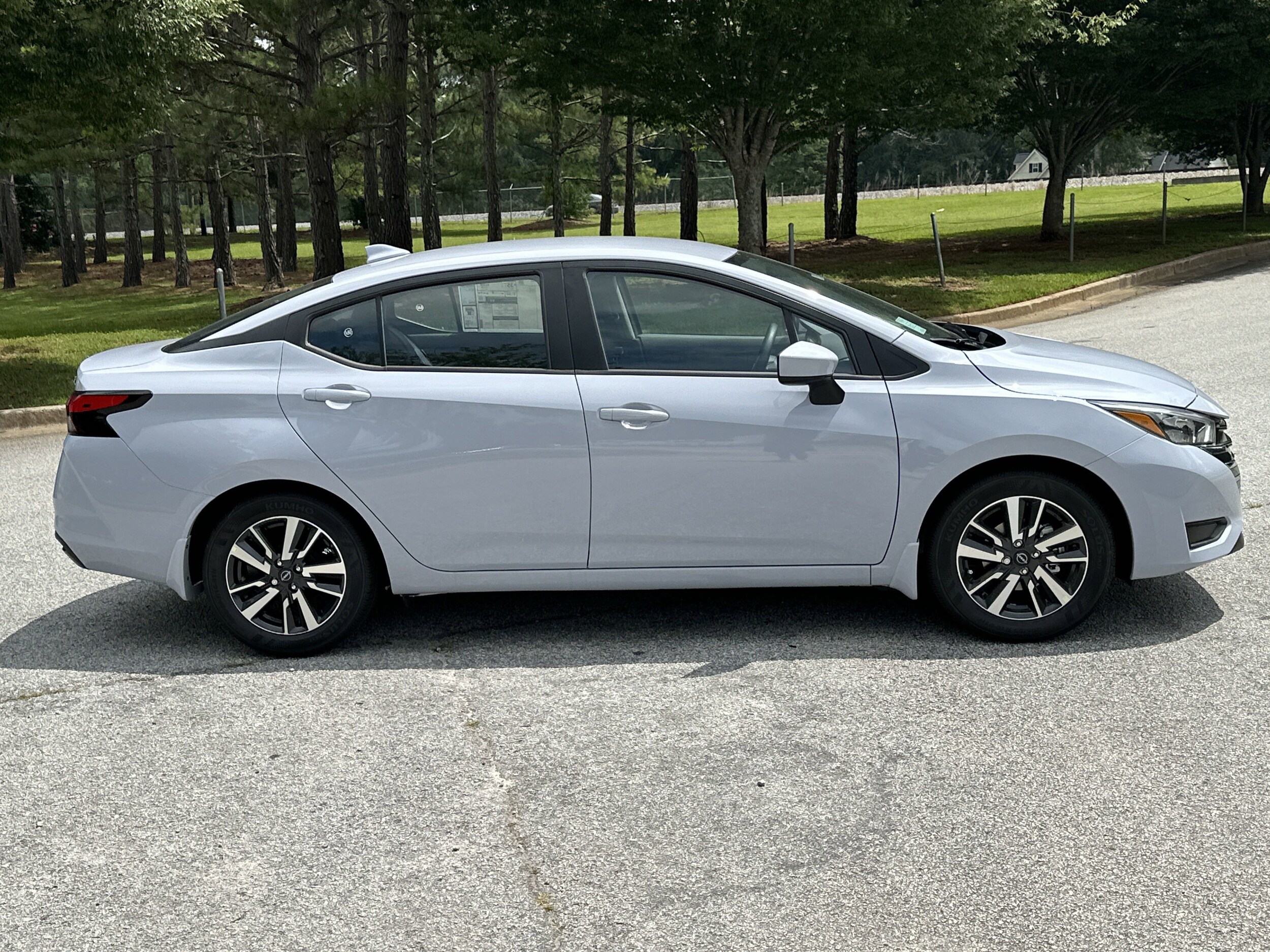 2025 Nissan Versa 1.6 SV photo 4