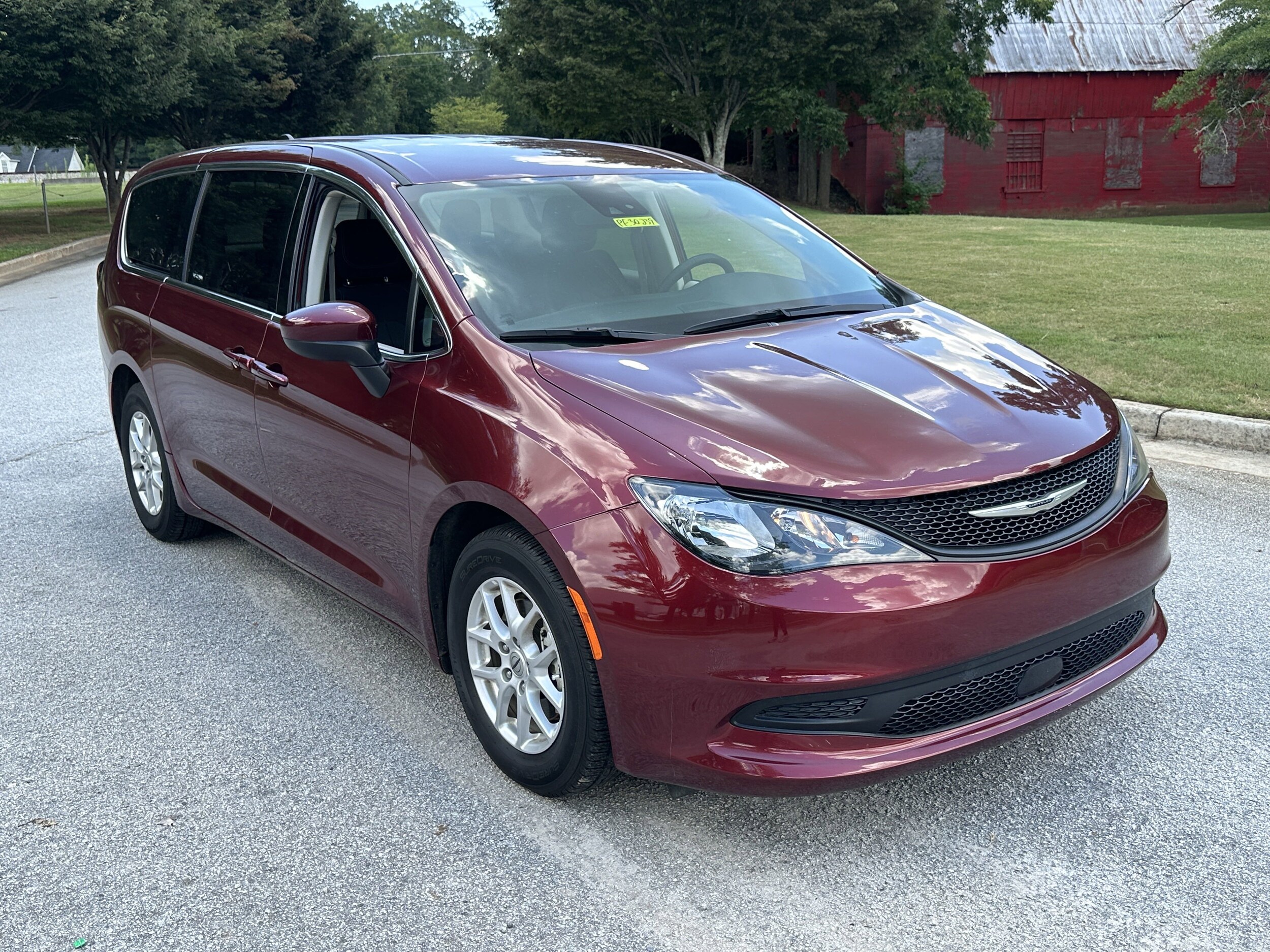 2023 Chrysler Voyager LX photo 3