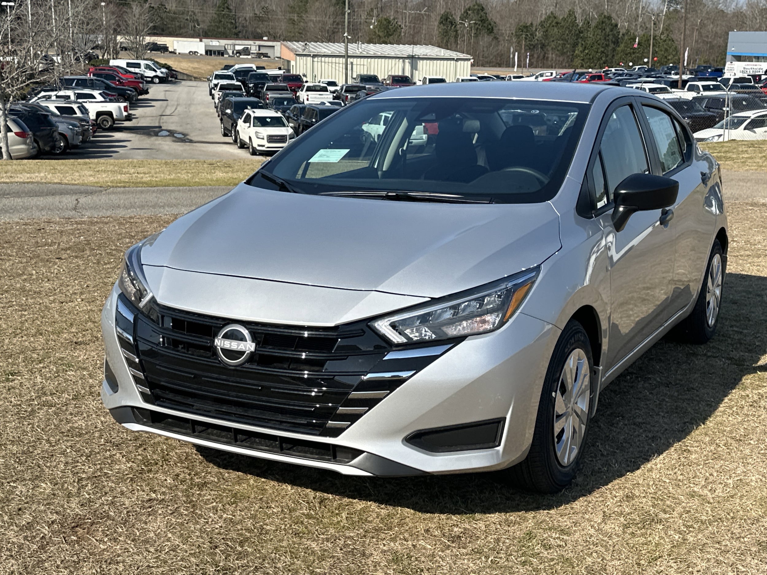 2025 Nissan Versa 1.6 S CVT's photo