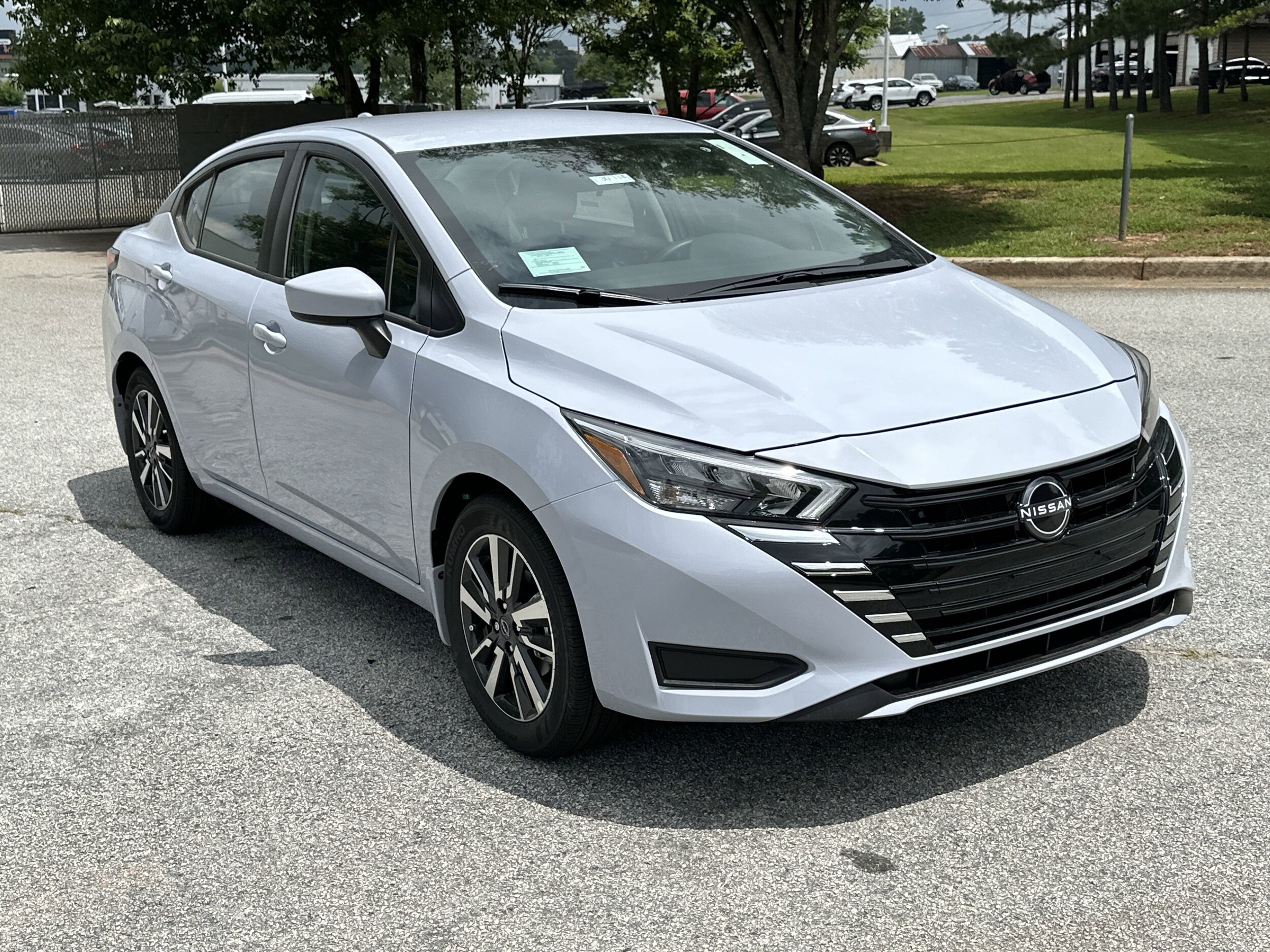 2025 Nissan Versa 1.6 SV photo 3