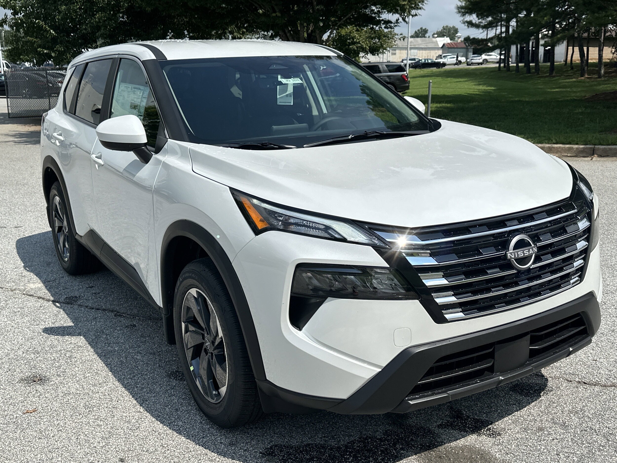 2026 Nissan Rogue SV photo 2