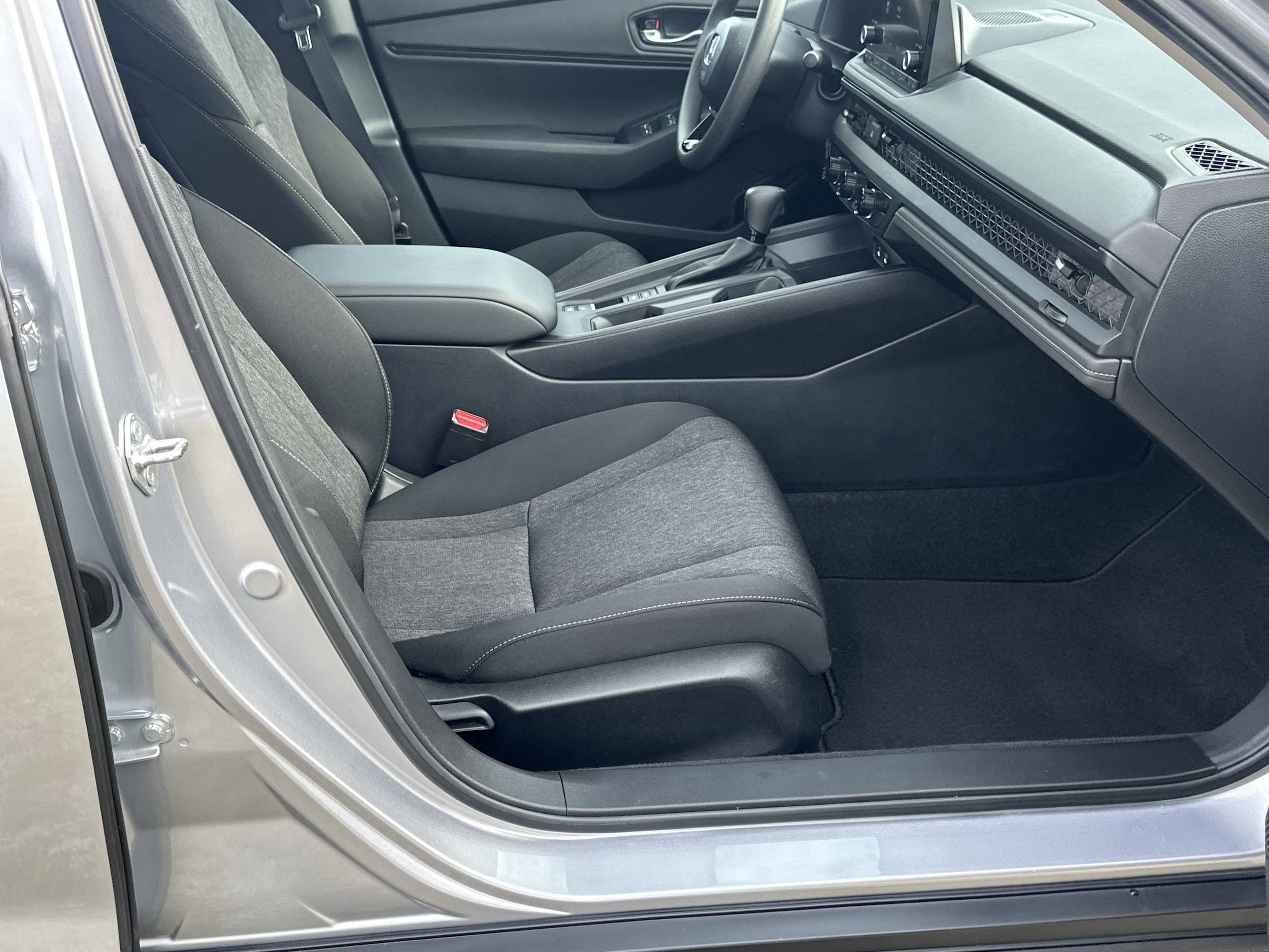 2025 Honda Accord SE - Photo 13