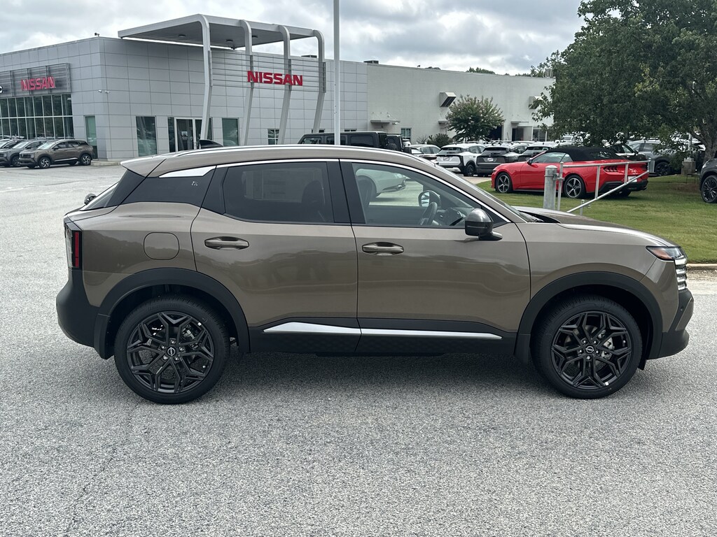New 2026 Nissan Kicks SR SUV