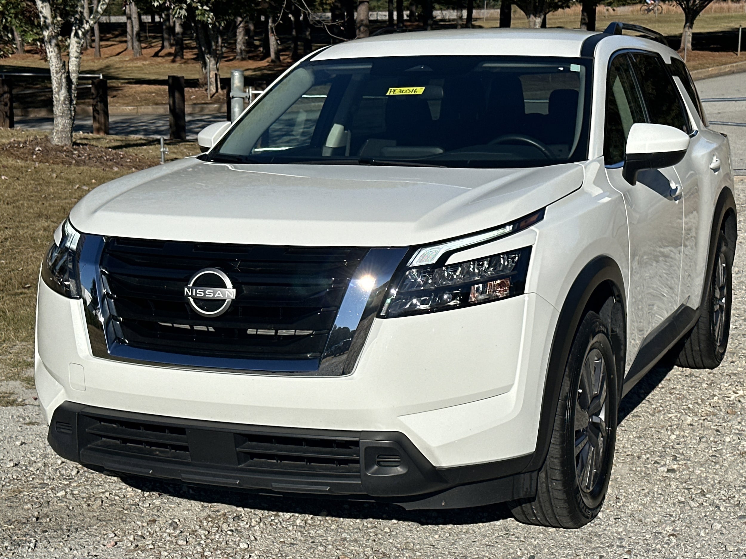 2025 Nissan Pathfinder SV's photo