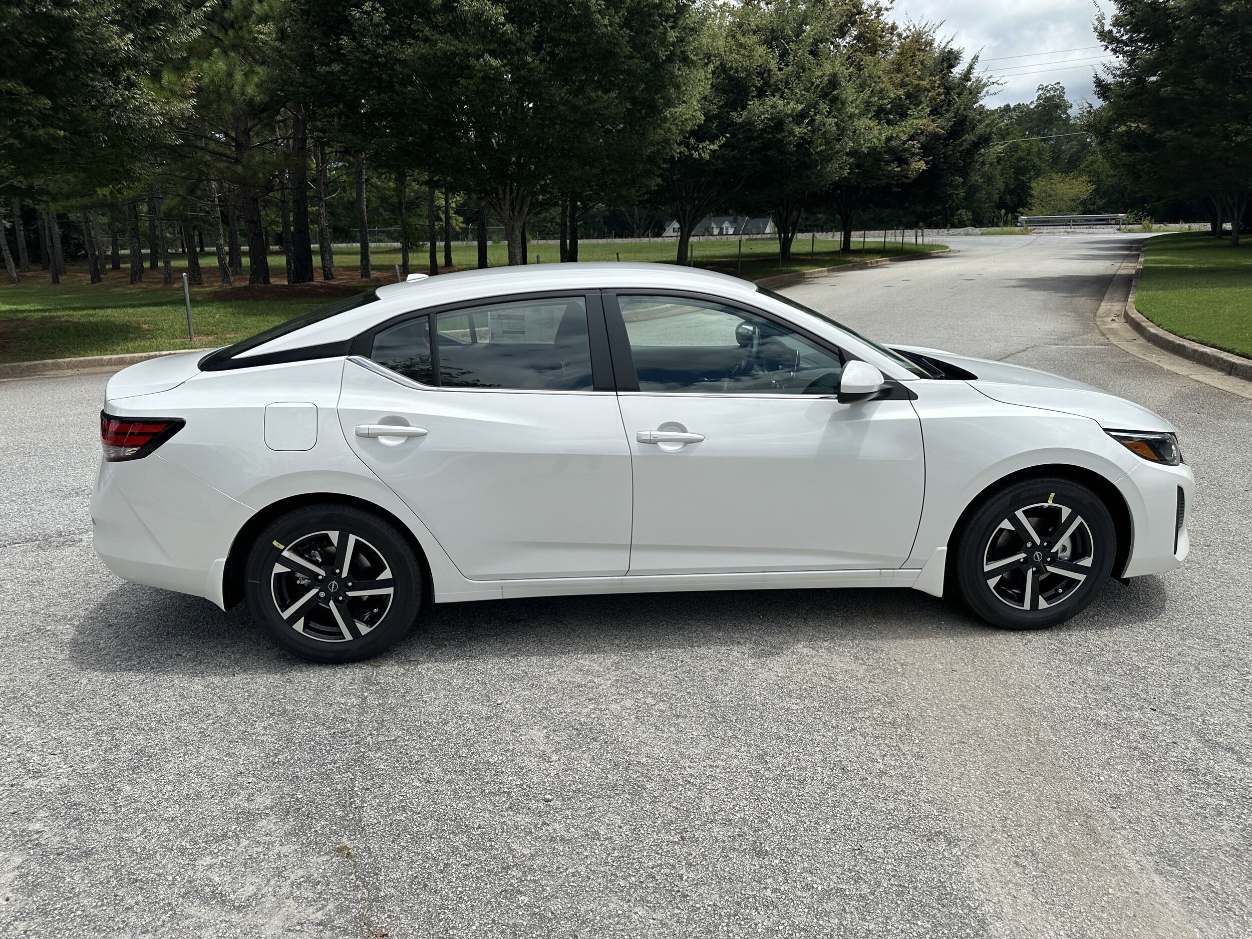 2025 Nissan Sentra SV photo 4