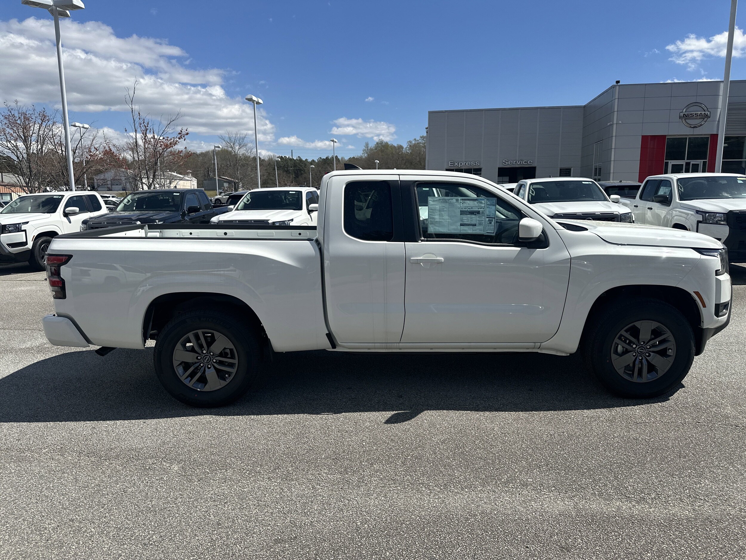 2025 Nissan Frontier SV photo 4