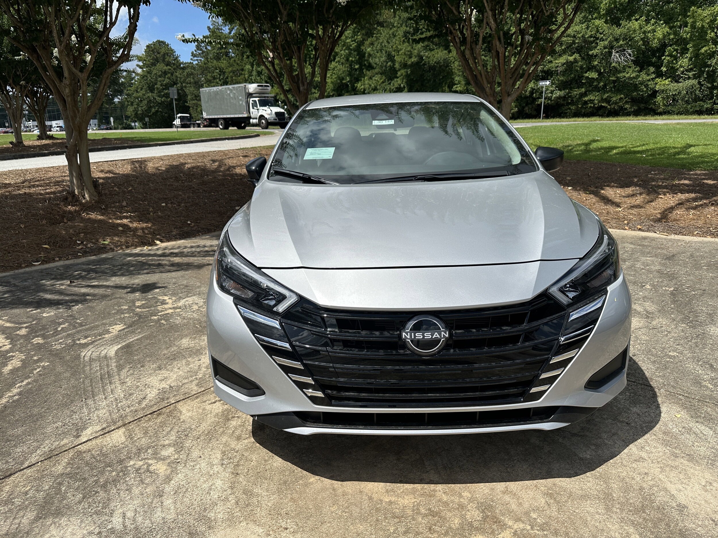 2025 Nissan Versa 1.6 S photo 2